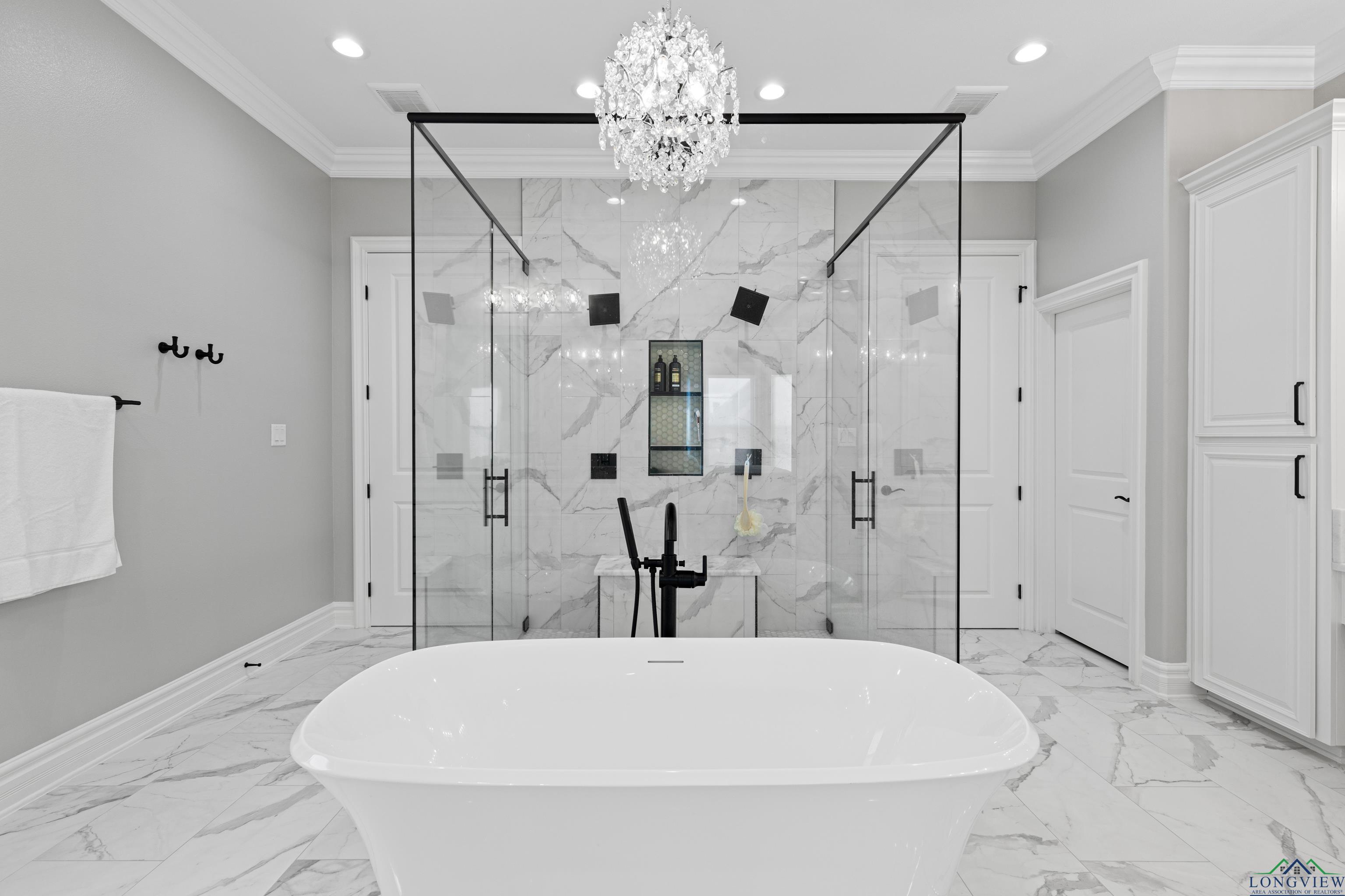 Tatum, Texas, 75691, United States, 6 Bedrooms Bedrooms, ,5 BathroomsBathrooms,Residential,For Sale,1967994