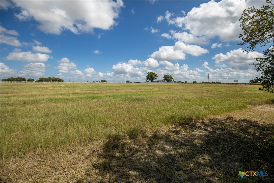 La Vernia, Texas, 78121, United States, 2 Bedrooms Bedrooms, ,3 BathroomsBathrooms,Residential,For Sale,2001735