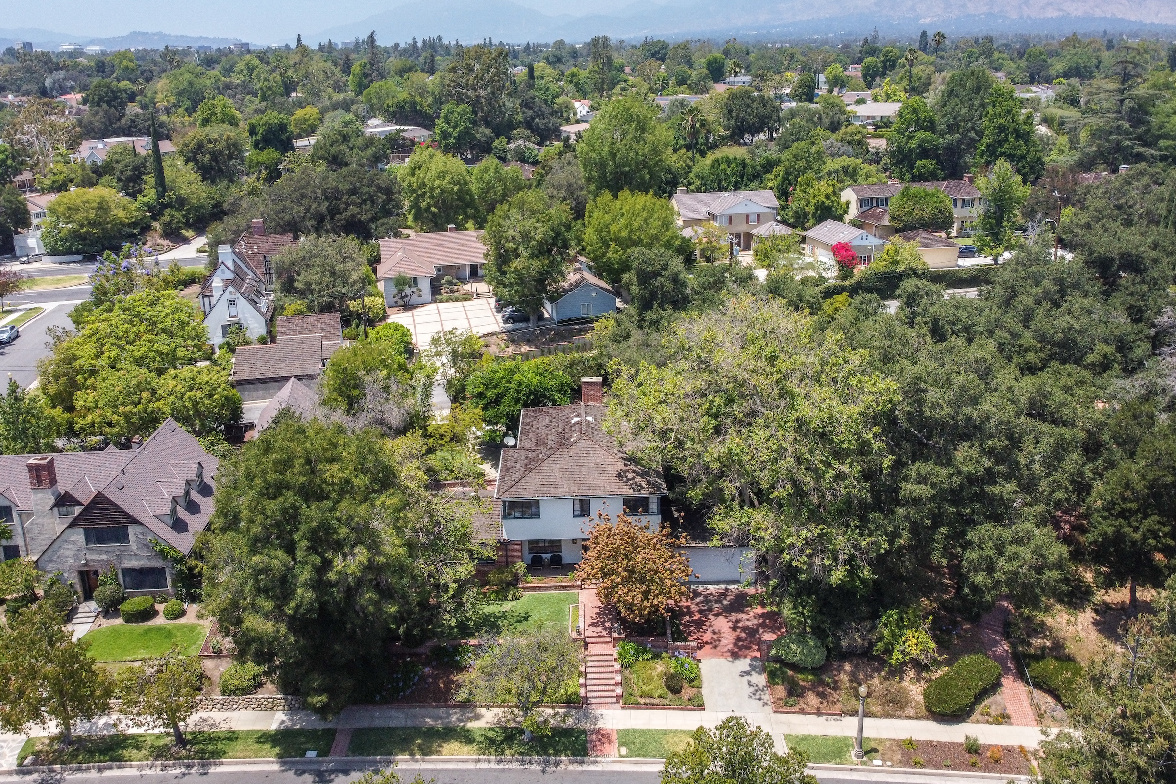  2421 Ridgeway Road - 物件實景
