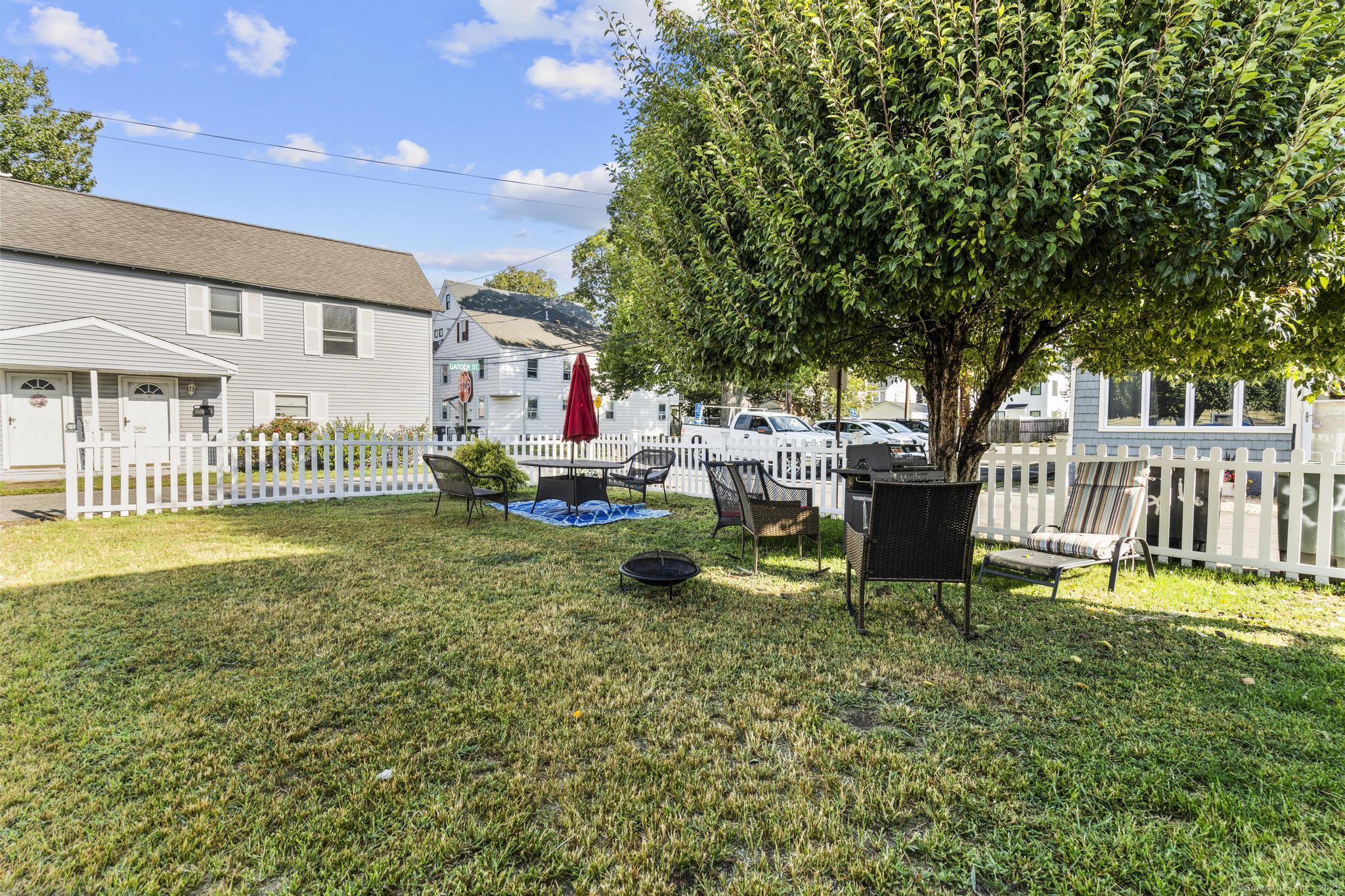 Milford, Connecticut, 06460, United States, 3 Bedrooms Bedrooms, ,2 BathroomsBathrooms,Residential,For Sale,1942081