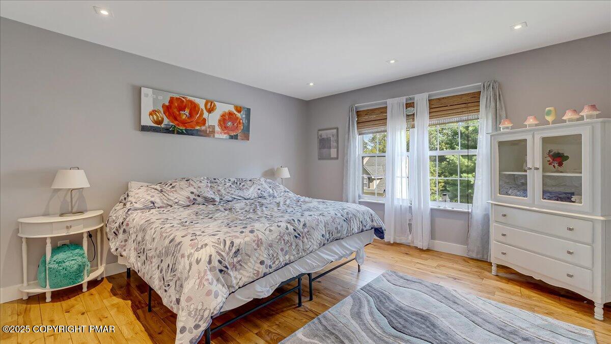 East Stroudsburg, Pennsylvania, 18302, United States, 5 Bedrooms Bedrooms, ,4 BathroomsBathrooms,Residential,For Sale,1980579