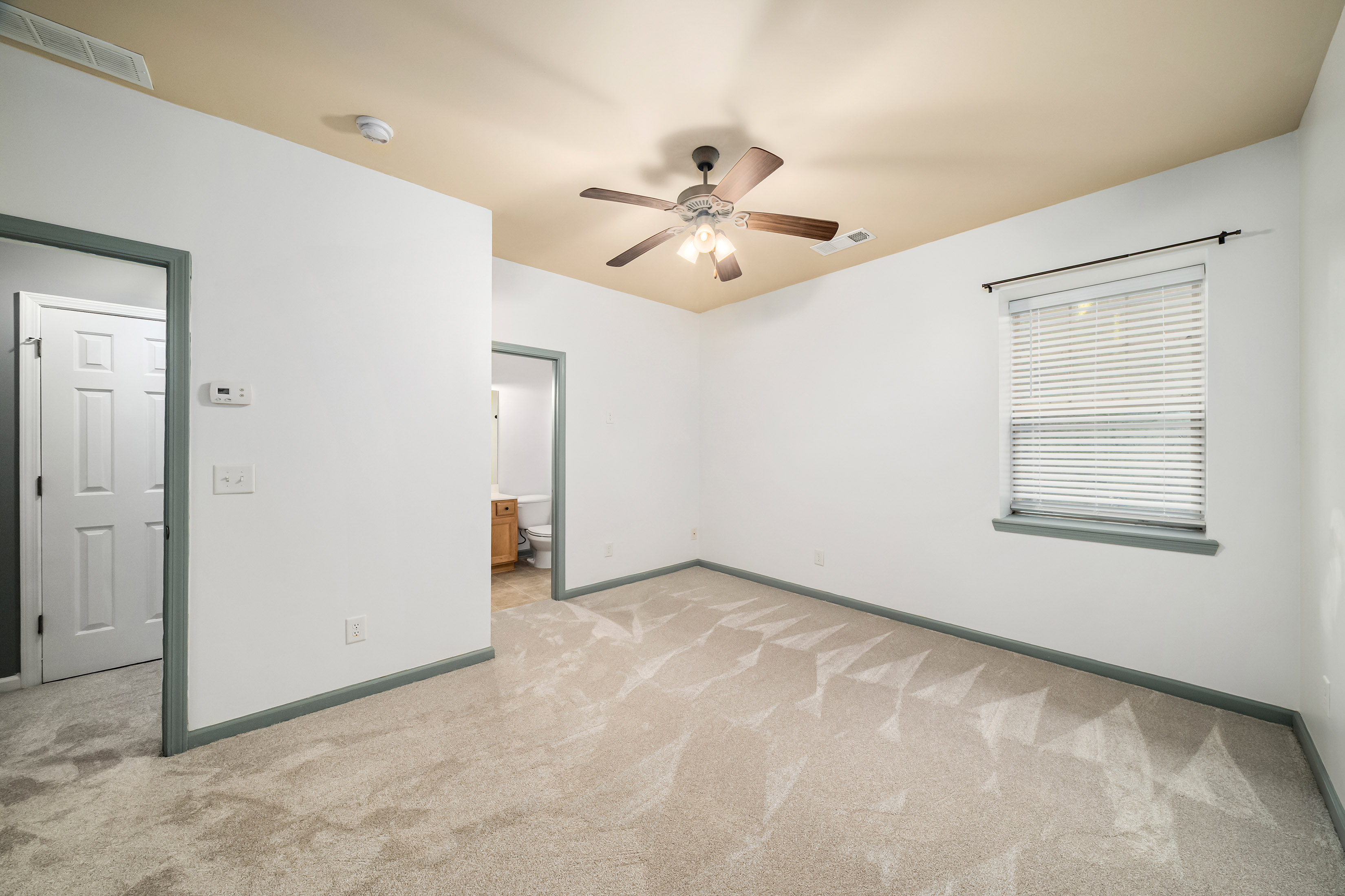  Beautifully Appointed End-Unit Townhome - 物件實景