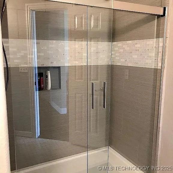 Fort Gibson, Oklahoma, 74434, United States, 5 Bedrooms Bedrooms, ,3 BathroomsBathrooms,Residential,For Sale,1980443