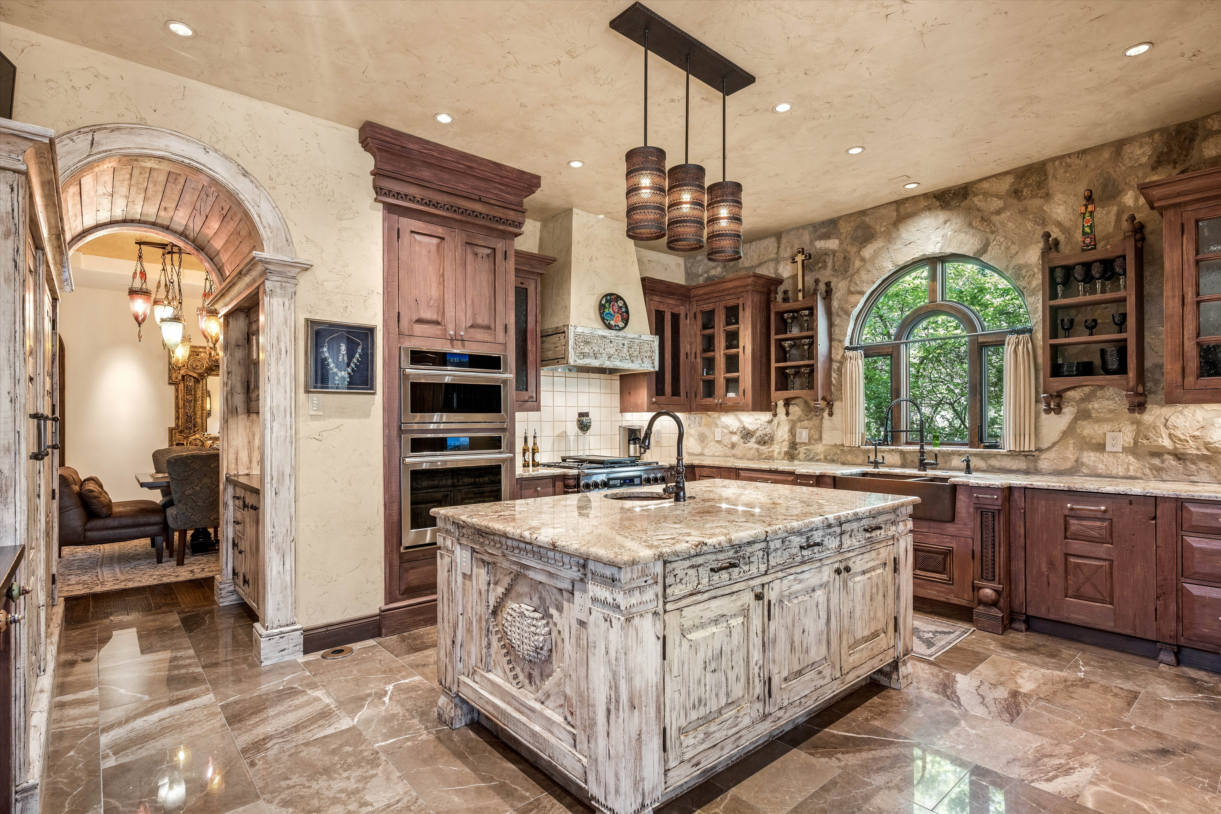  Rare Spanish Colonial Revival Home in One of Observatory Park - 物件實景