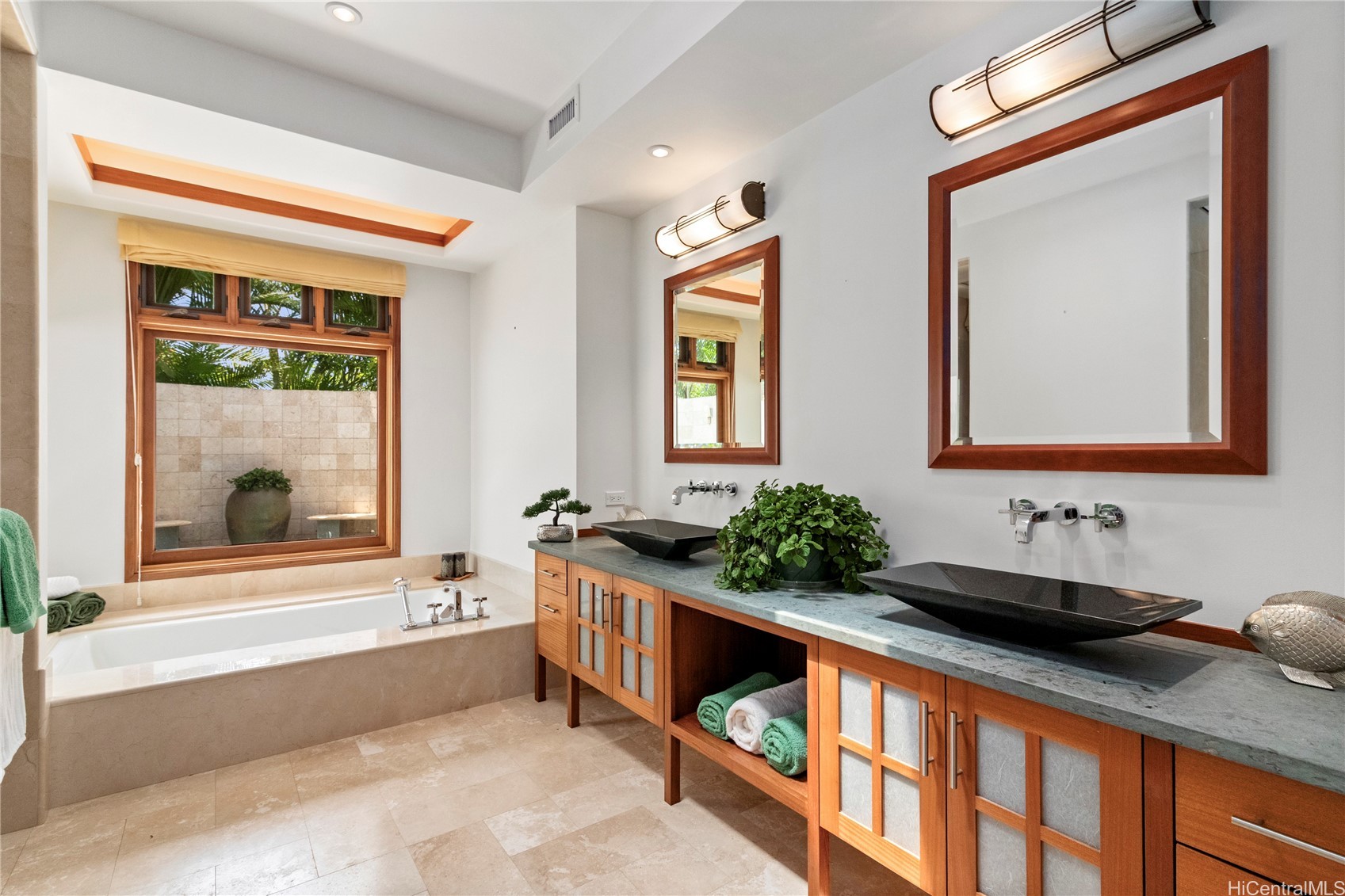 Honolulu, Hawaii, 96816, United States, 3 Bedrooms Bedrooms, ,3 BathroomsBathrooms,Residential,For Sale,1988153