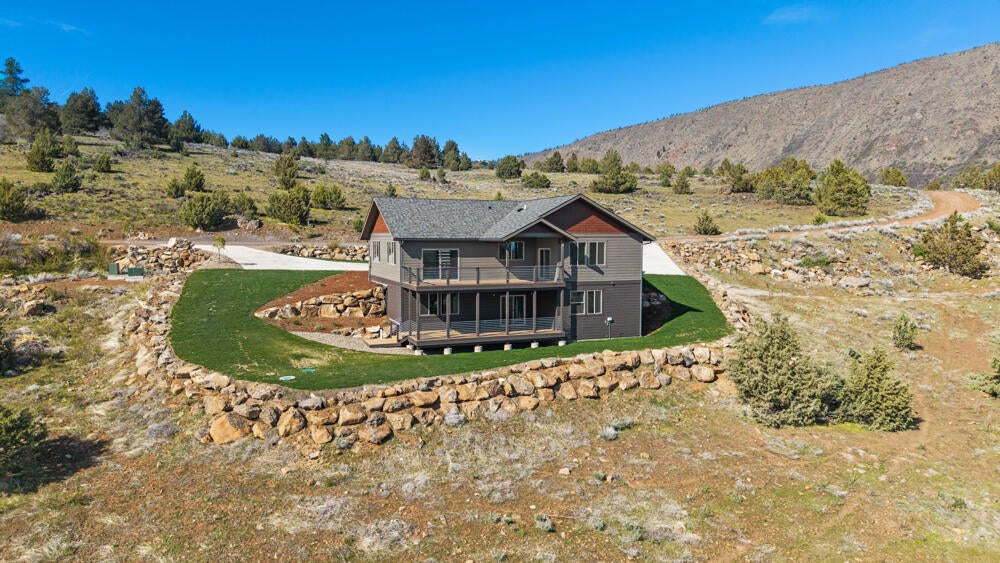 Klamath Falls, Oregon, 97601, United States, 3 Bedrooms Bedrooms, ,4 BathroomsBathrooms,Residential,For Sale,1794380