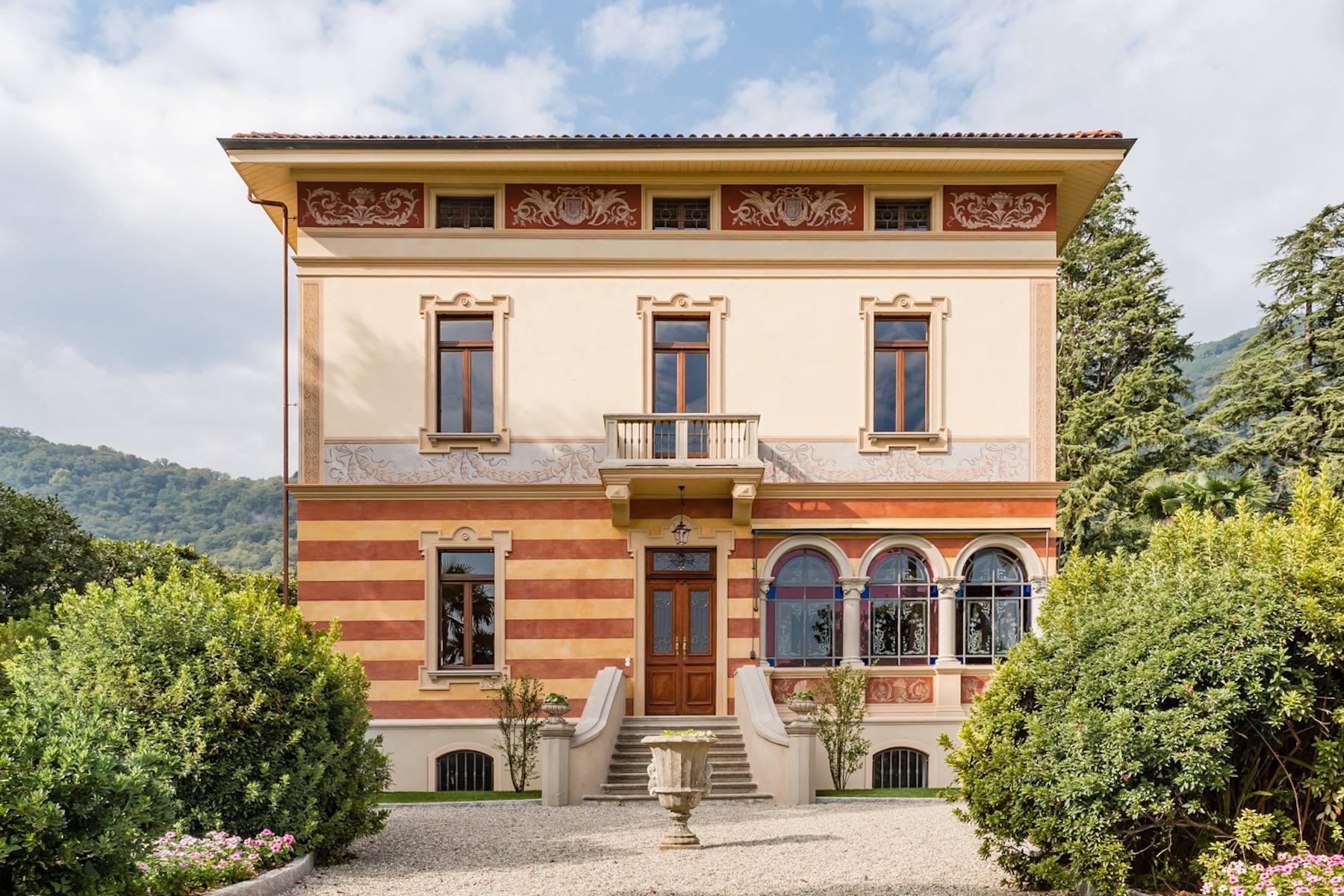 Magnificent period residence on Lake Maggiore 