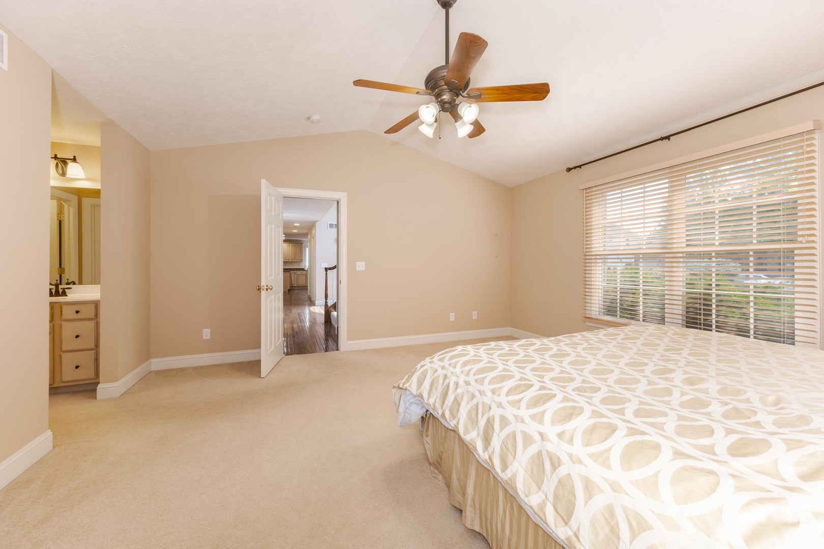 Bloomington, Illinois, 61704, United States, 4 Bedrooms Bedrooms, ,4 BathroomsBathrooms,Residential,For Sale,1957101