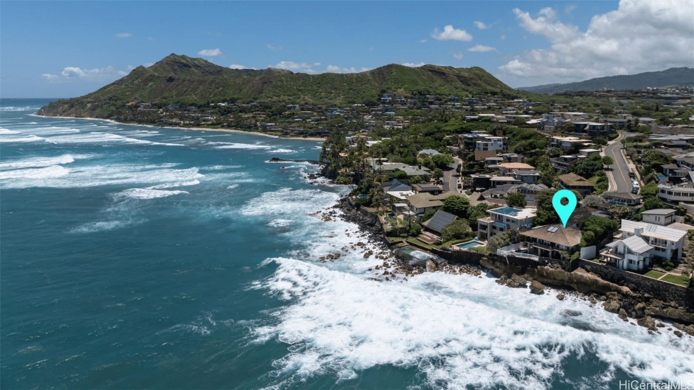 4240 Kaikoo Place, Honolulu, Hawaii, 96816, United States, 5 Bedrooms Bedrooms, ,6 BathroomsBathrooms,Residential,For Sale,4240 Kaikoo Place,1646574