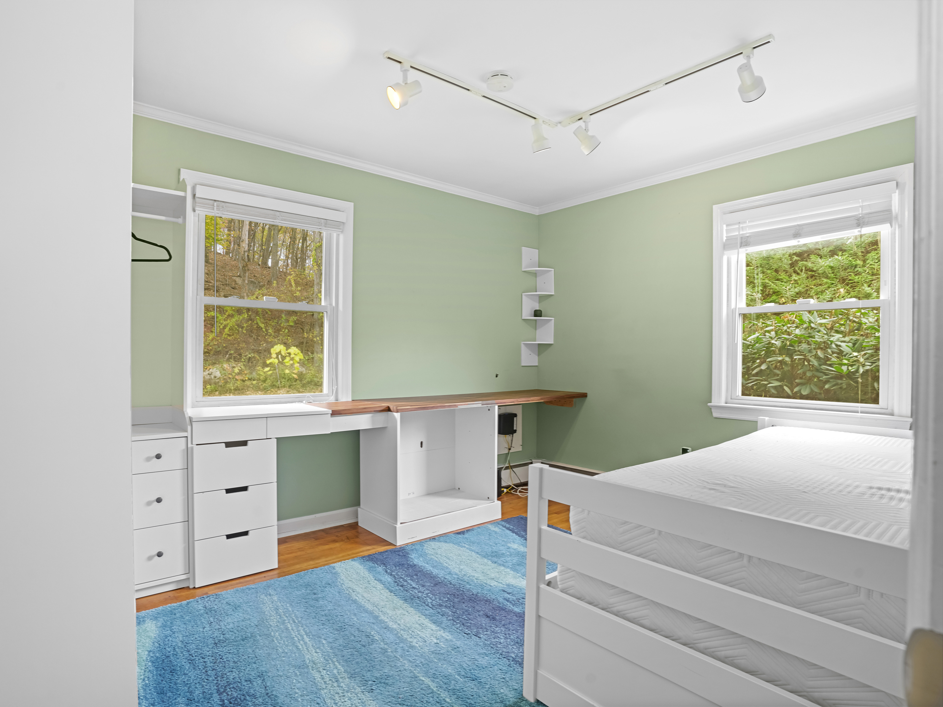 Norwalk, Connecticut, 06850, United States, 3 Bedrooms Bedrooms, ,2 BathroomsBathrooms,Residential,For Sale,1989488