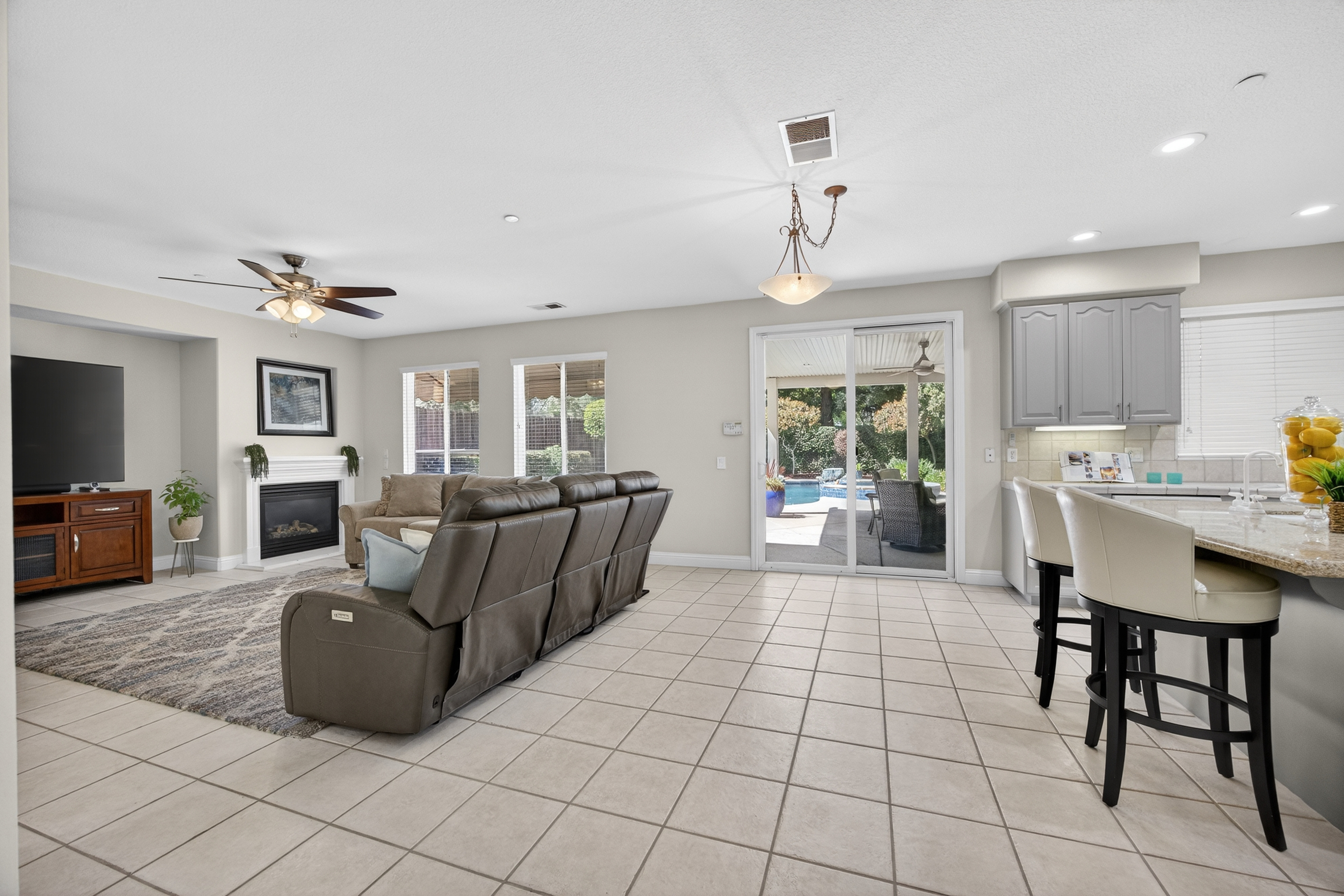  5500 Tierra Gardens Lane, Carmichael, CA 95608 - 物件實景