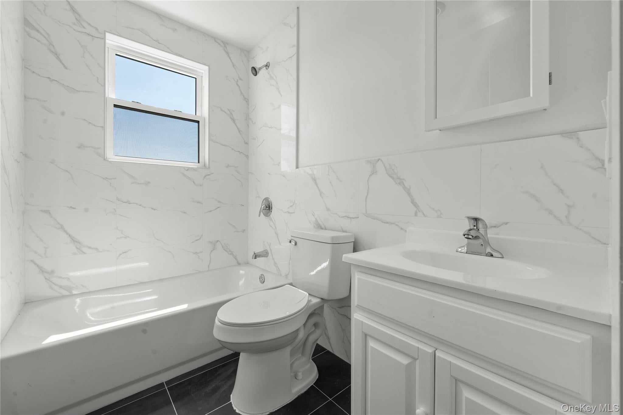 Bronx, New York, 10469, United States, 7 Bedrooms Bedrooms, ,5 BathroomsBathrooms,Residential,For Sale,1973799