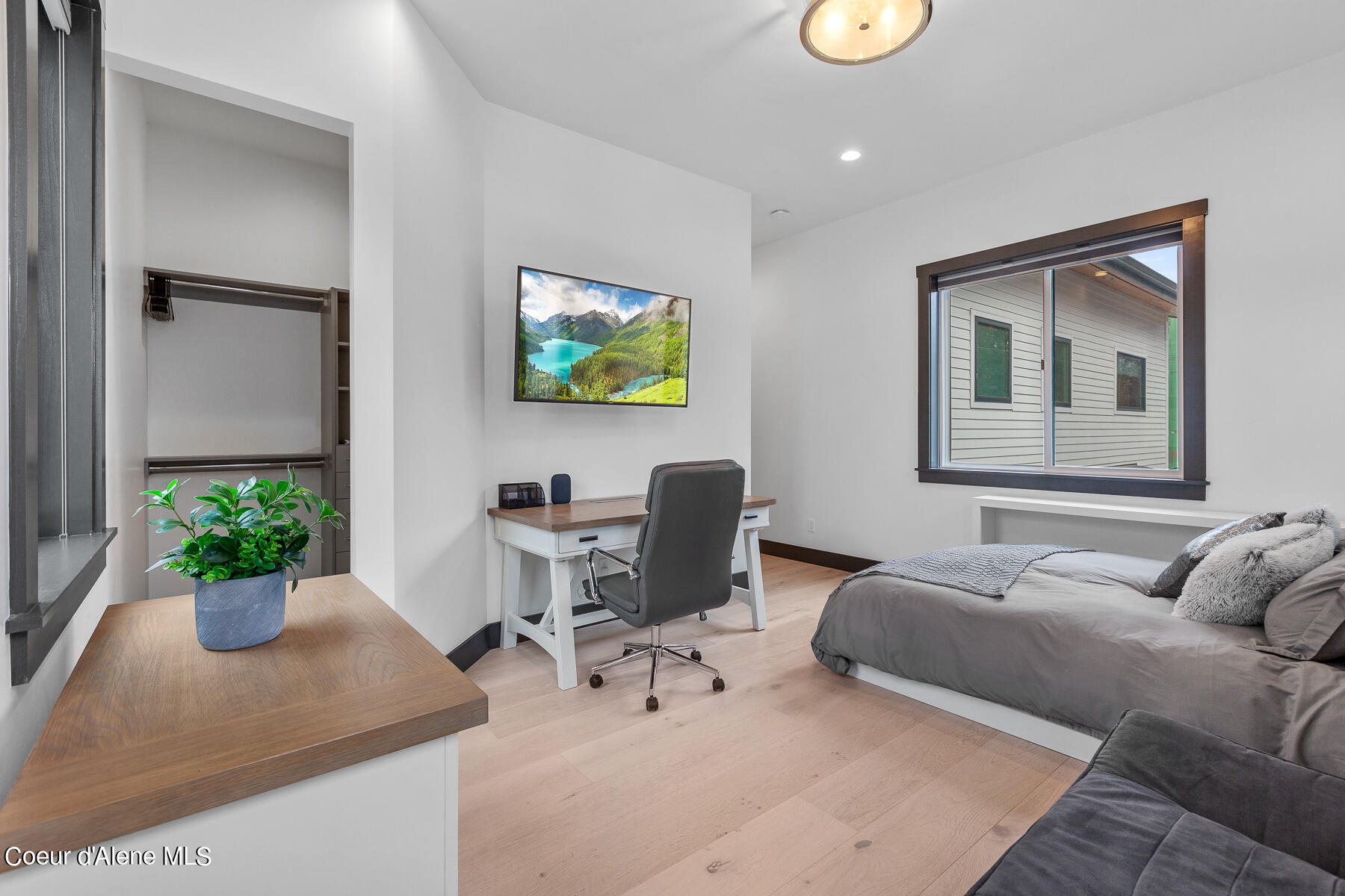 Coeur d'Alene, Idaho, 83814, United States, 4 Bedrooms Bedrooms, ,1 BathroomBathrooms,Residential,For Sale,1975946