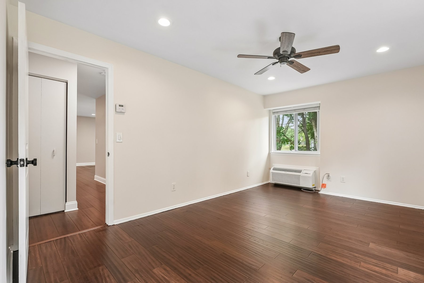  ?Trendmaker Homes North? Beautifully Updated One Floor Condominum - 物件實景