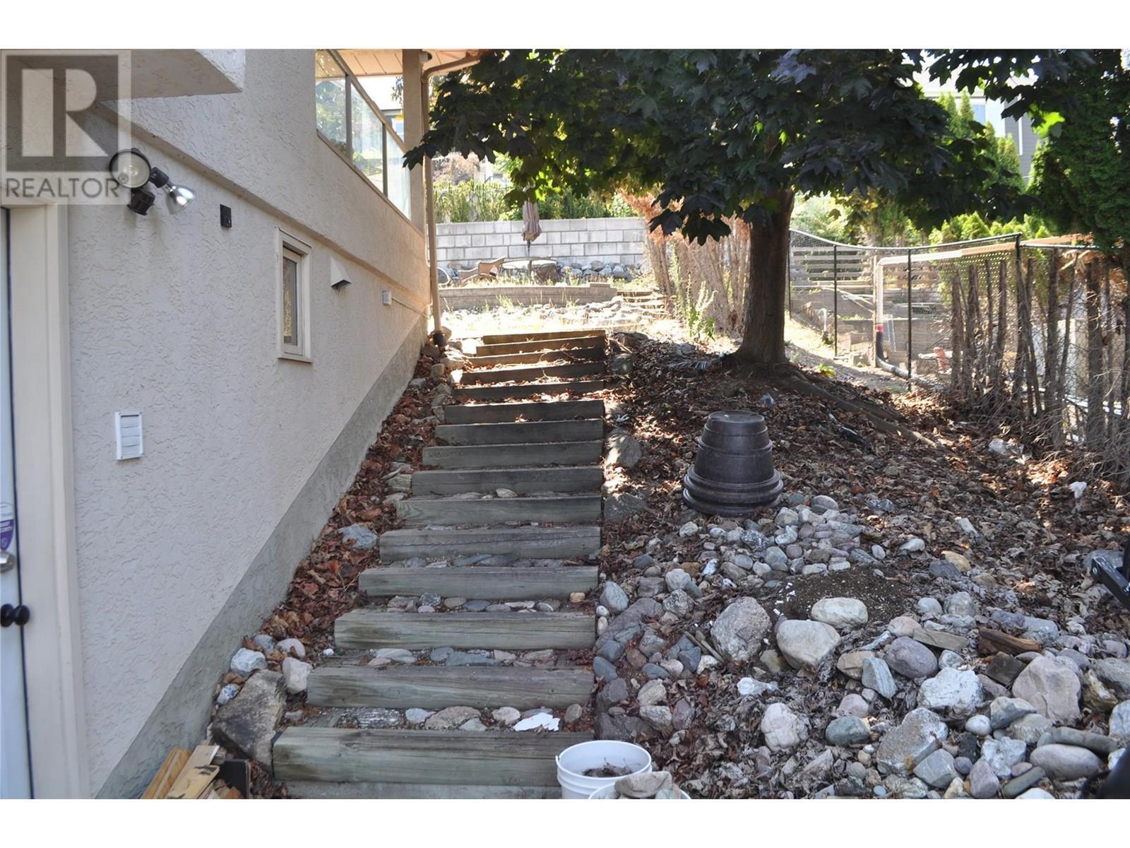 KELOWNA, British Columbia, V1W 4K4, CA, 3 Bedrooms Bedrooms, ,3 BathroomsBathrooms,Residential,For Sale,1906808
