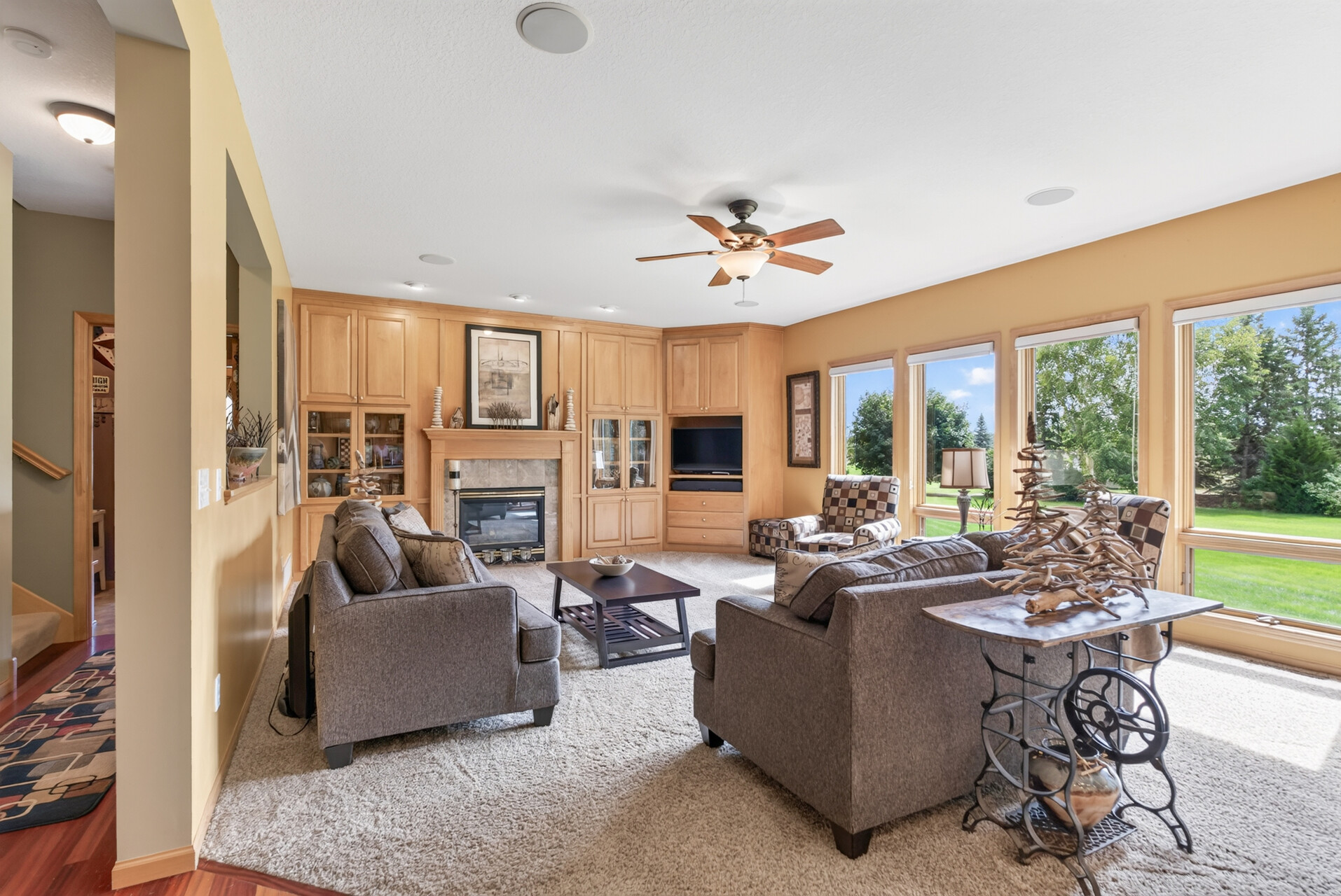  Elegant Fox Ridge Retreat with Exceptional Entertaining Spaces - 物件實景