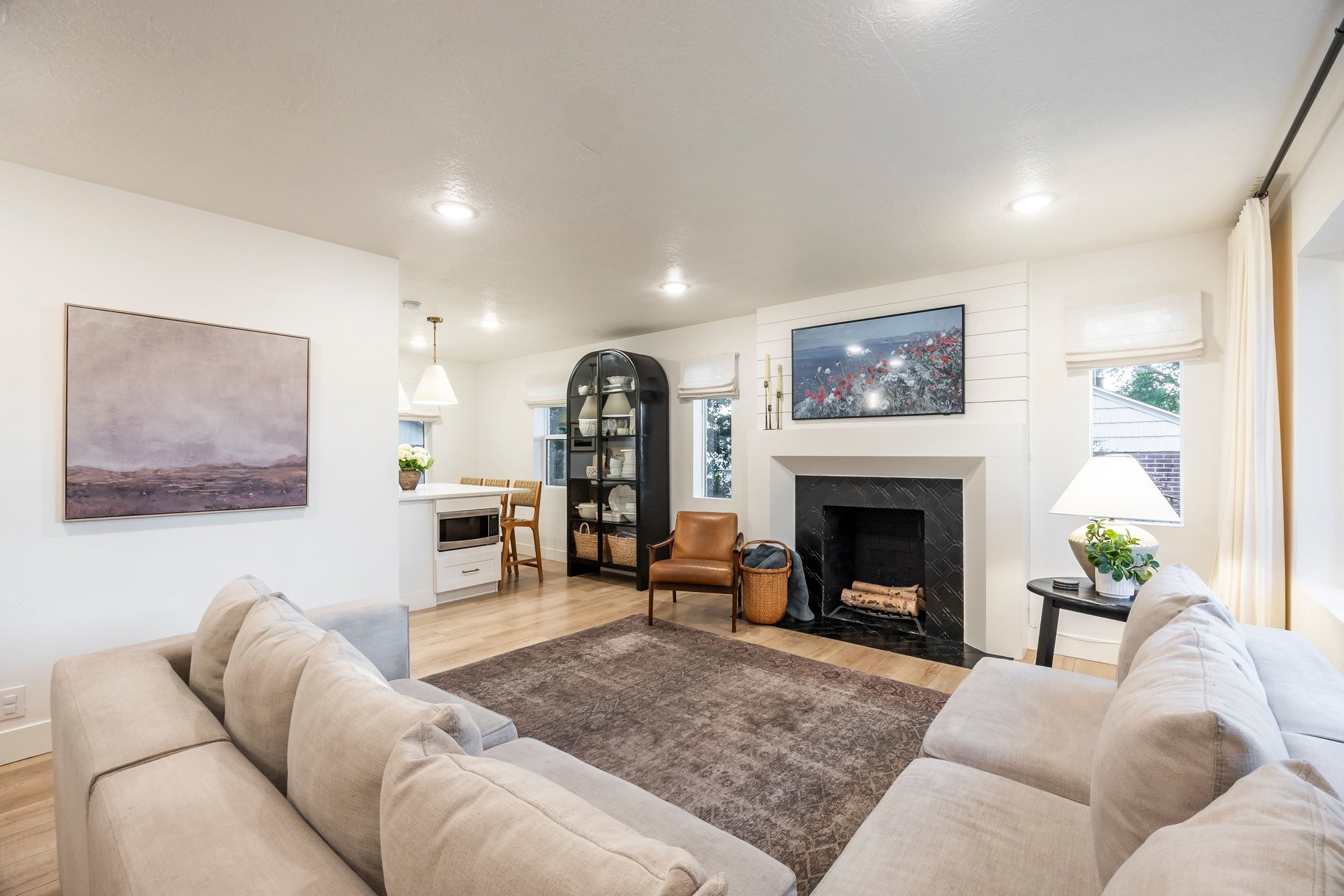  Remodeled Rambler with Outside Basement Entrance - 物件實景
