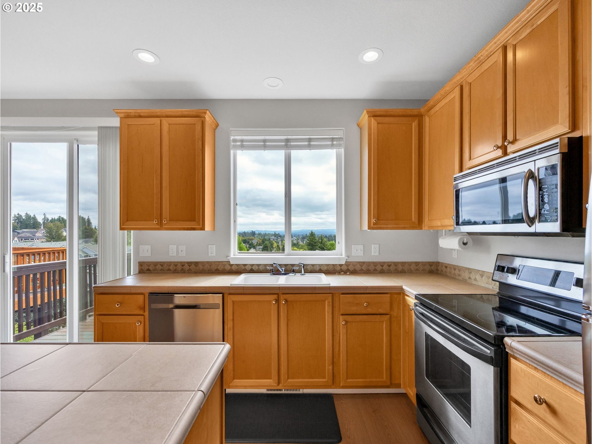 West Linn, Oregon, 97068, United States, 3 Bedrooms Bedrooms, ,3 BathroomsBathrooms,Residential,For Sale,1950039