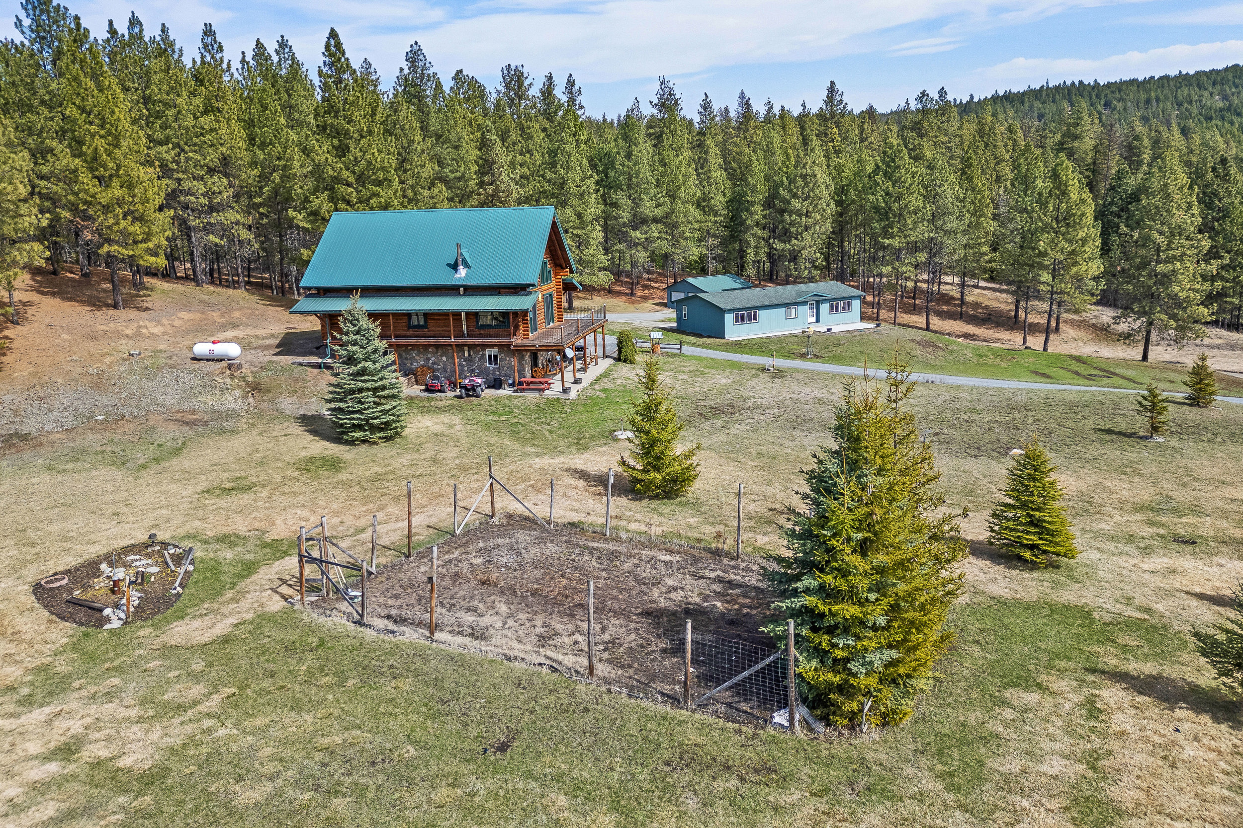 Colville, Washington, 99114, United States, 2 Bedrooms Bedrooms, ,3 BathroomsBathrooms,Residential,For Sale,1763209