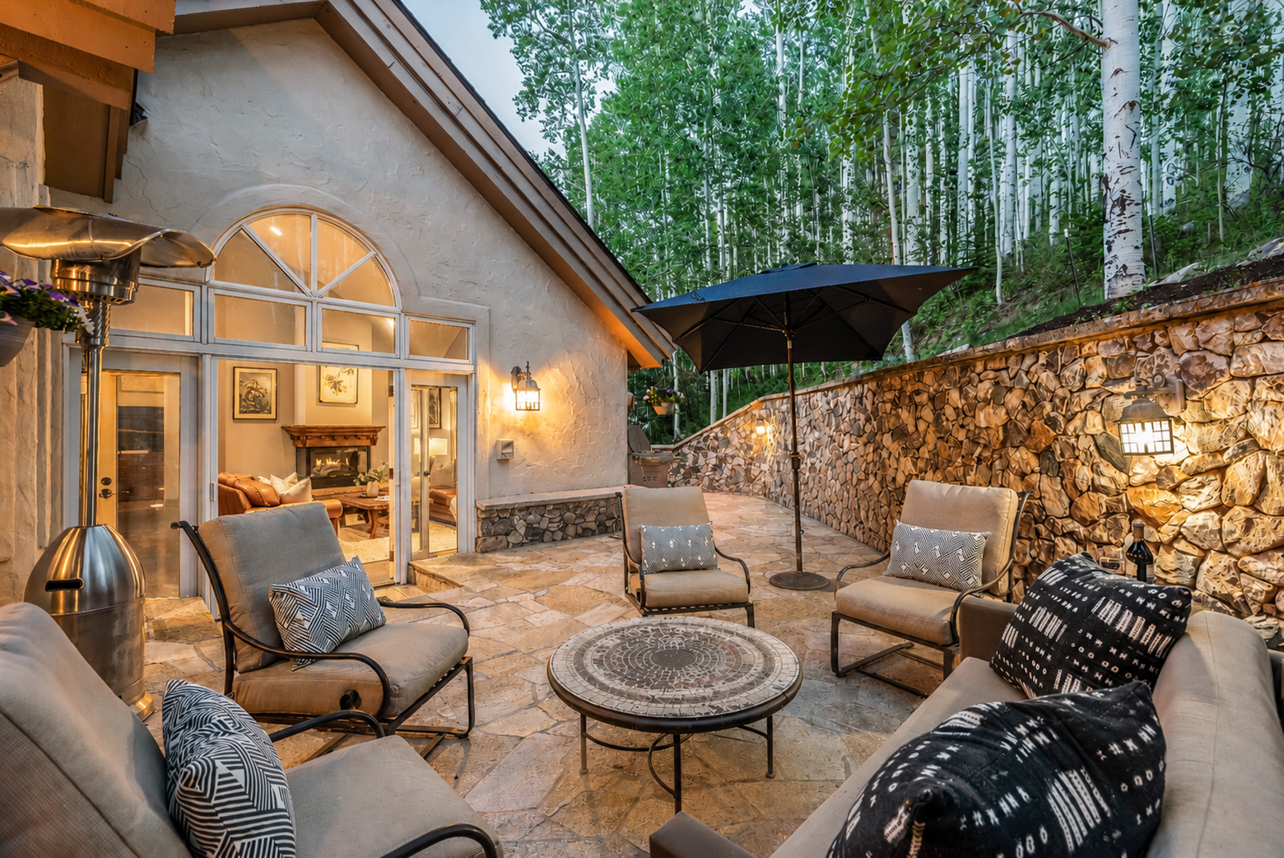  2080 Meadow Brook Drive Offers a Rare Blend of Privacy, and Mountain Living - 物件實景