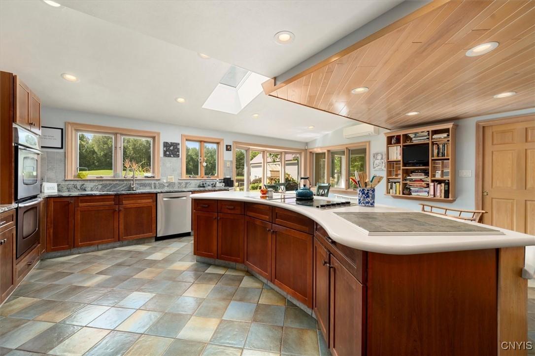 Frankfort, New York, 13413, United States, 5 Bedrooms Bedrooms, ,3 BathroomsBathrooms,Residential,For Sale,1939767