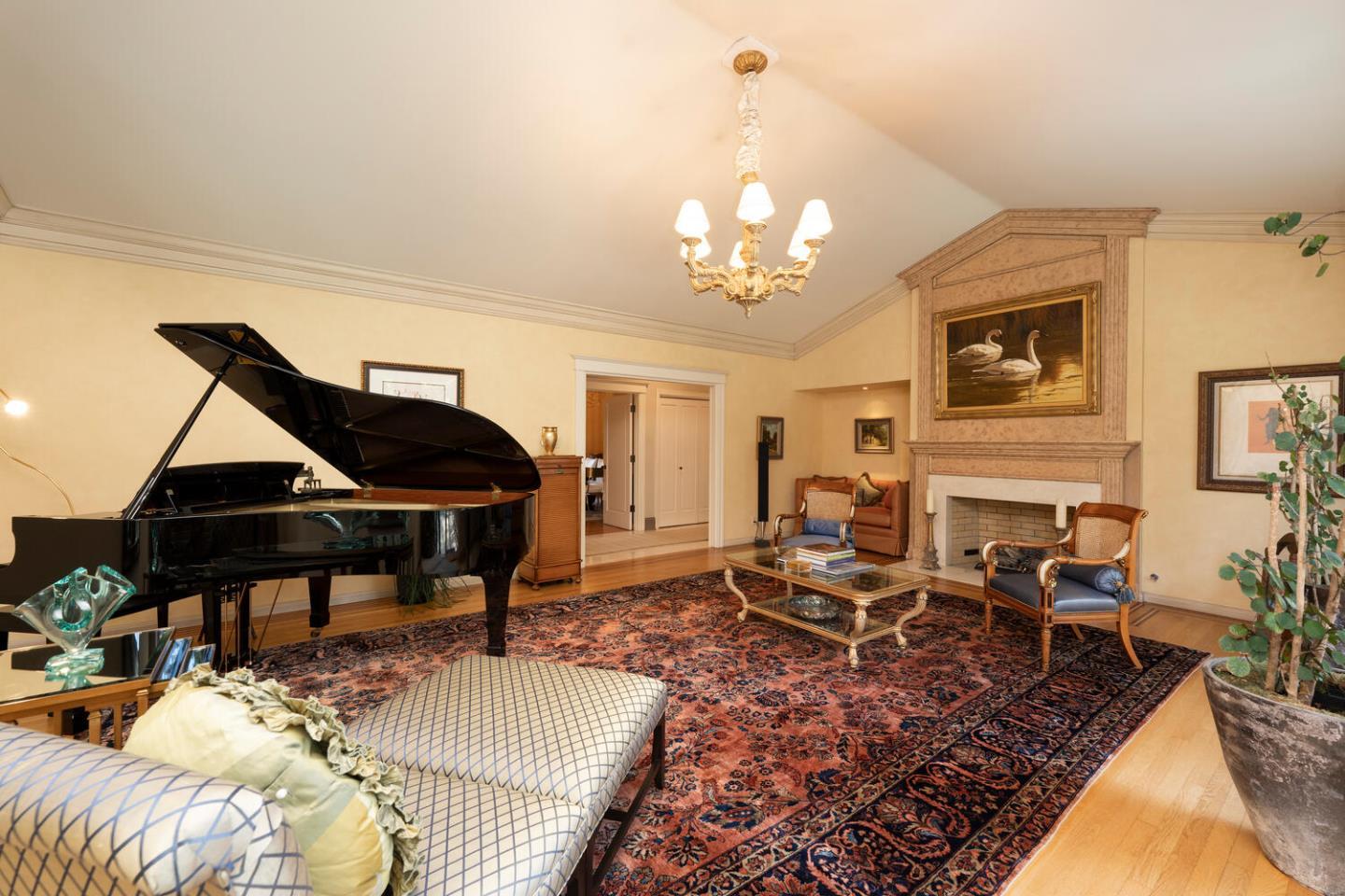 Hillsborough, California, 94010, United States, 4 Bedrooms Bedrooms, ,6 BathroomsBathrooms,Residential,For Sale,1941061