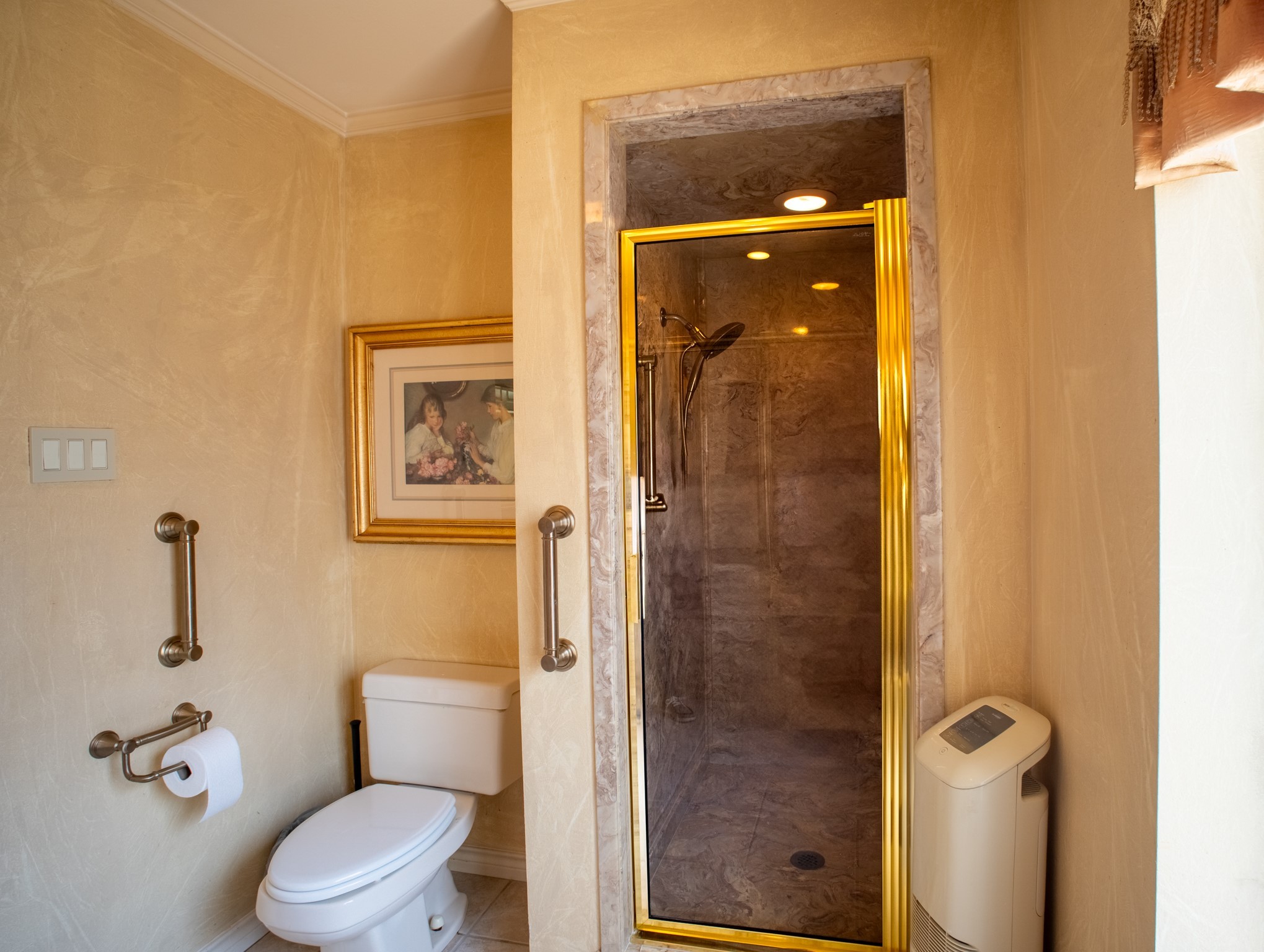 Mexia, Texas, 76667, United States, 4 Bedrooms Bedrooms, ,5 BathroomsBathrooms,Residential,For Sale,1941675