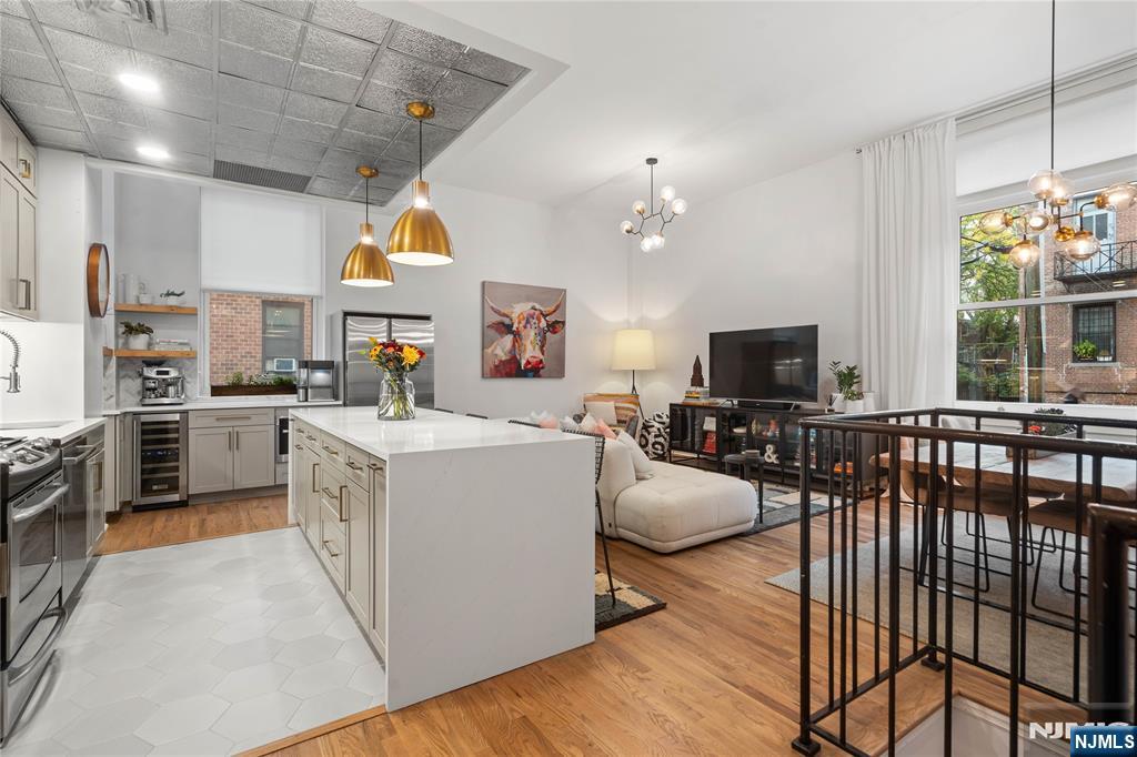 Jersey City, New Jersey, 07302, United States, 1 Bedroom Bedrooms, ,2 BathroomsBathrooms,Residential,For Sale,1950964
