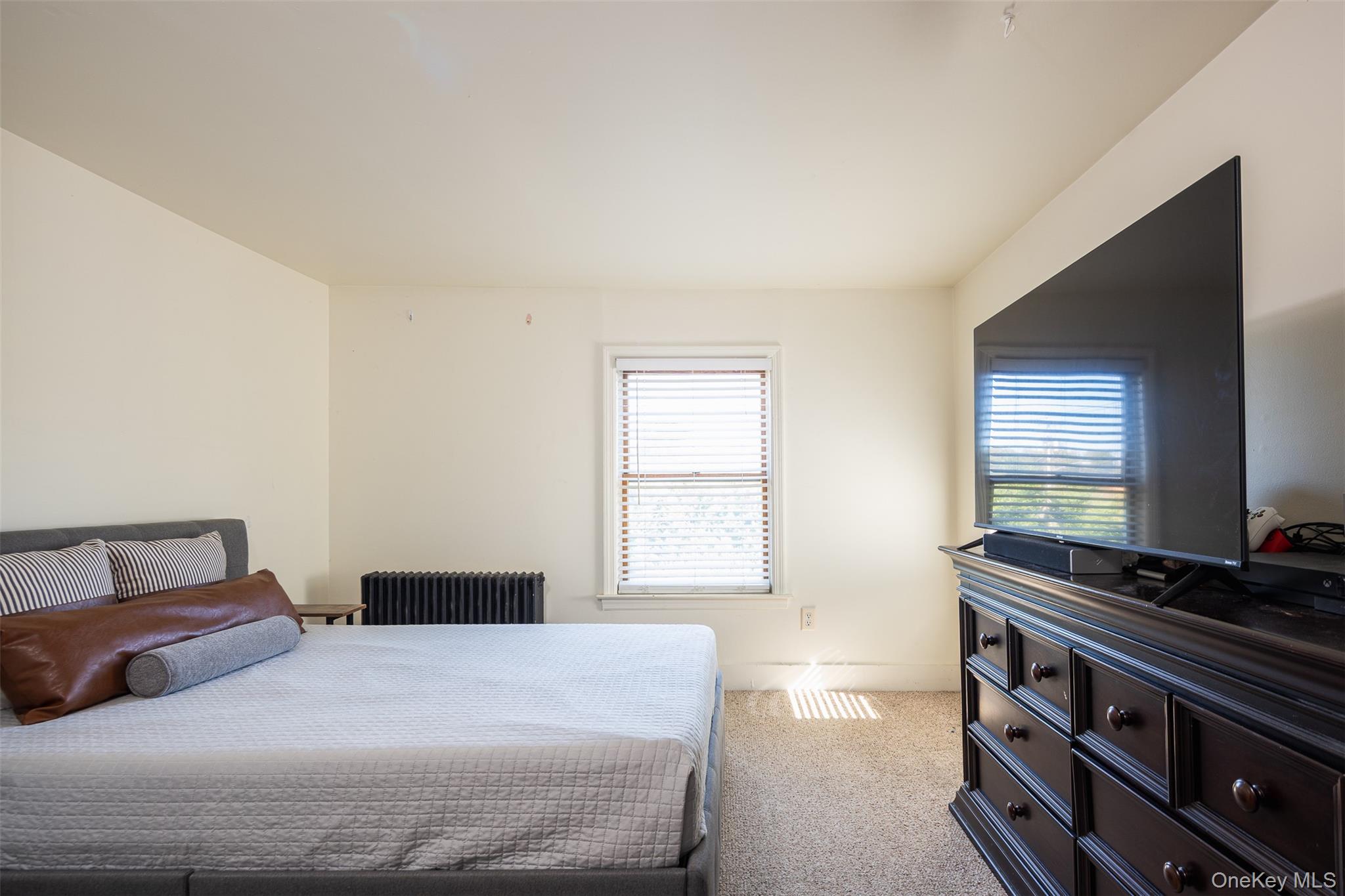 East Moriches, New York, 11940, United States, 6 Bedrooms Bedrooms, ,4 BathroomsBathrooms,Residential,For Sale,1994903