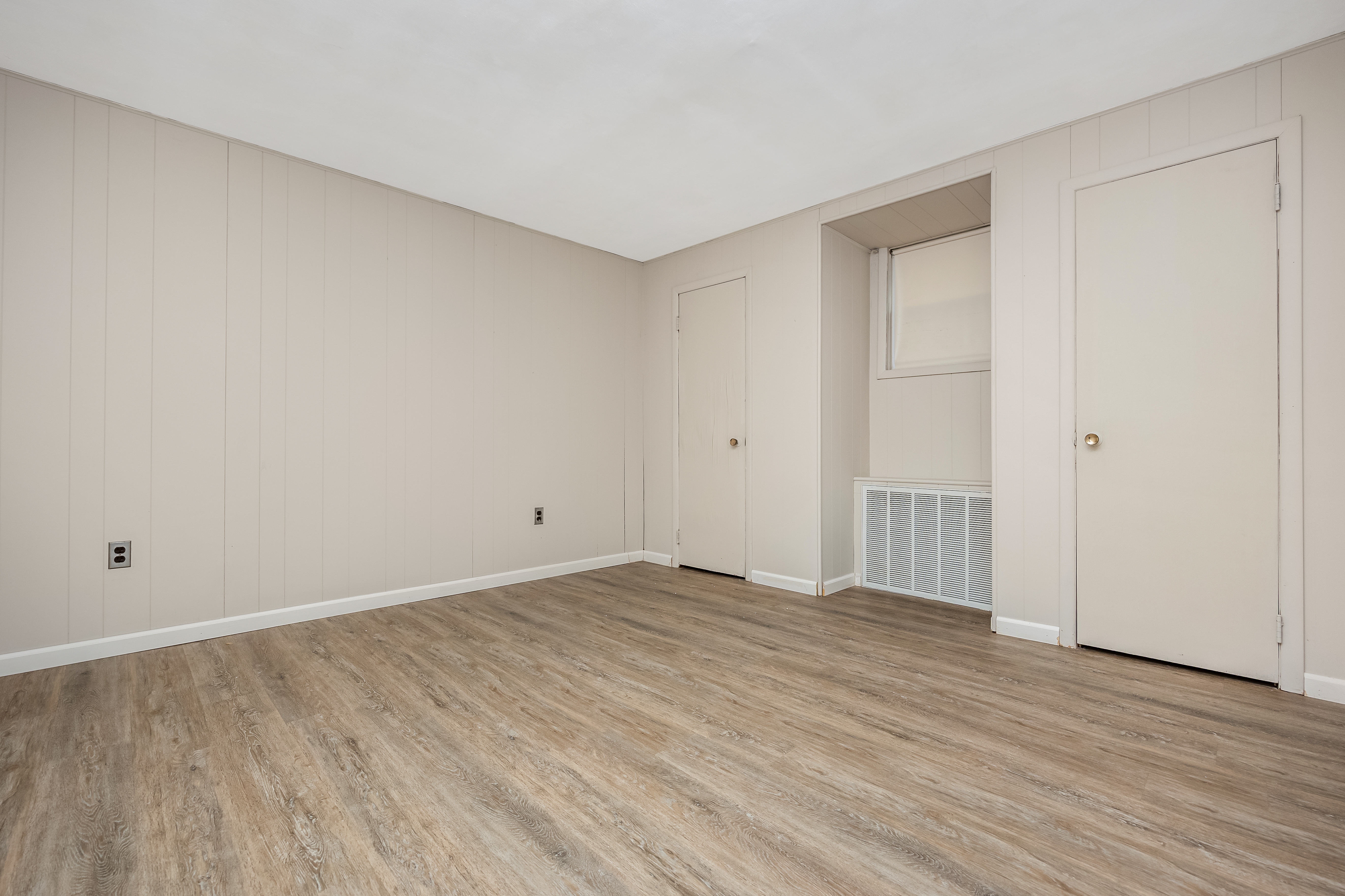 West Babylon, New York, 11704, United States, 5 Bedrooms Bedrooms, ,3 BathroomsBathrooms,Residential,For Sale,2048080