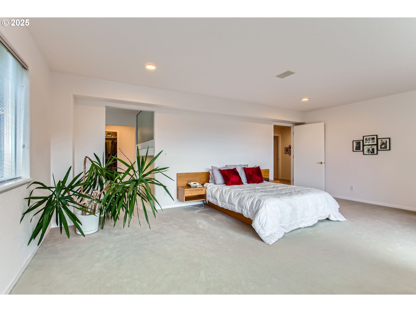 Portland, Oregon, 97229, United States, 3 Bedrooms Bedrooms, ,4 BathroomsBathrooms,Residential,For Sale,1982517