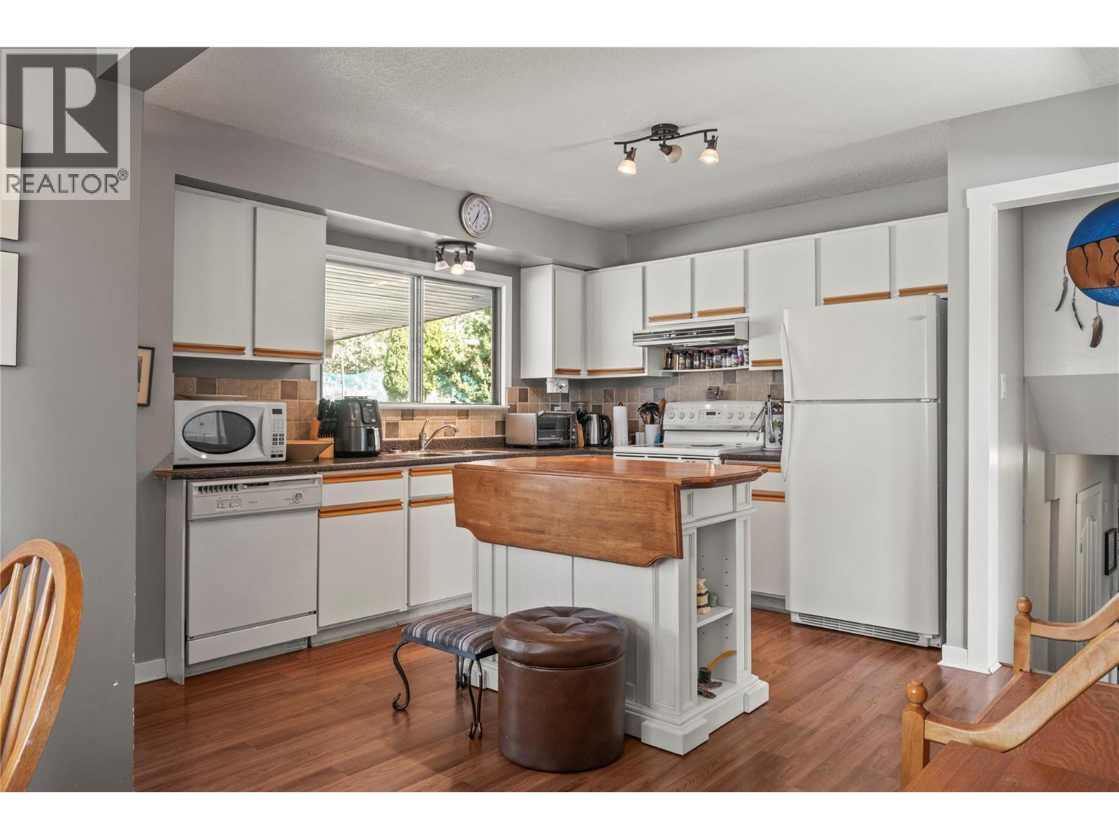 VERNON, British Columbia, V1T 1L1, CA, 3 Bedrooms Bedrooms, ,2 BathroomsBathrooms,Residential,For Sale,1948714