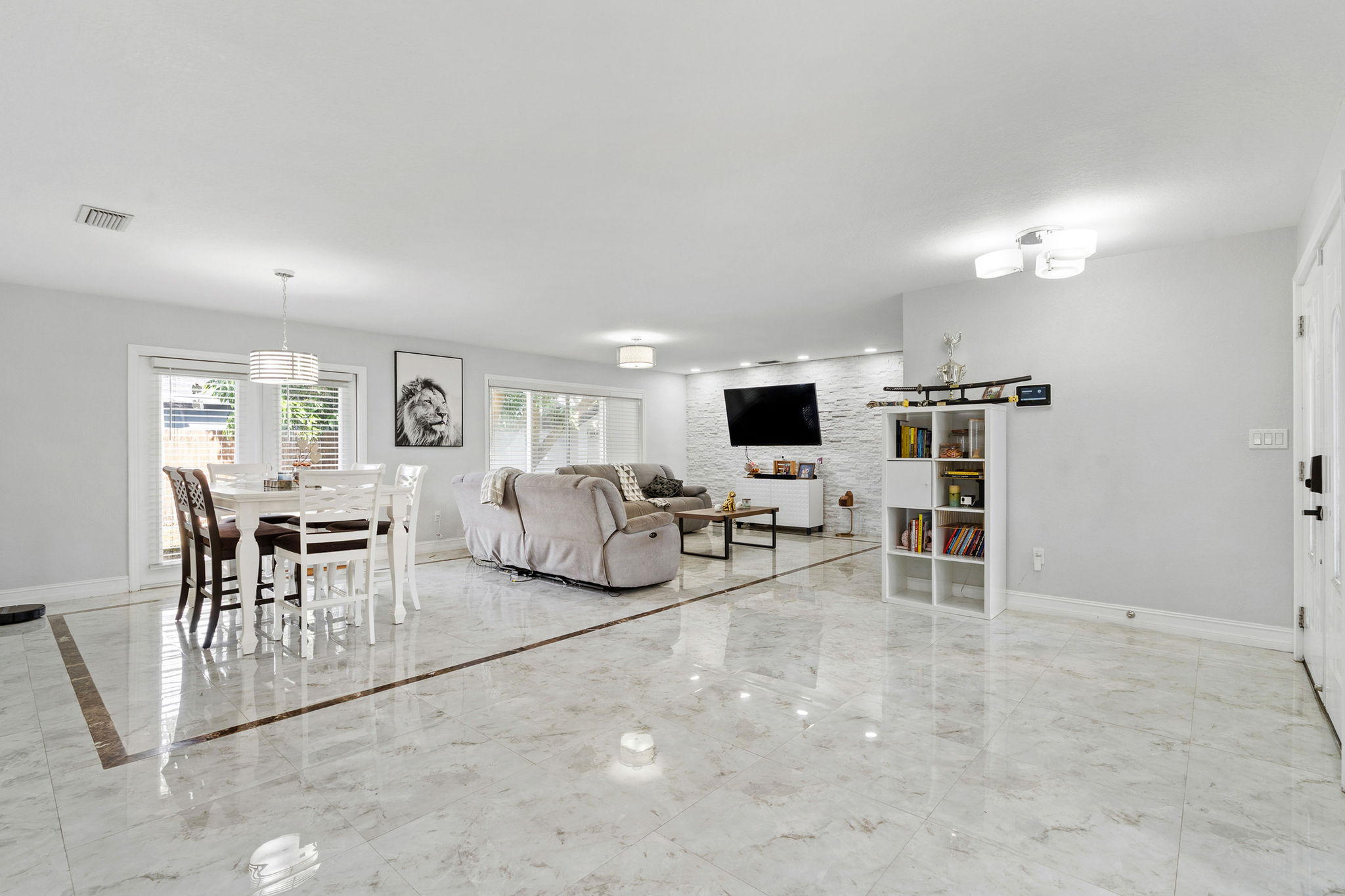 Largo, Florida, 33771, United States, 4 Bedrooms Bedrooms, ,2 BathroomsBathrooms,Residential,For Sale,2005183