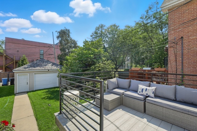 Chicago, Illinois, 60653, United States, 4 Bedrooms Bedrooms, ,Residential,For Sale,1950799