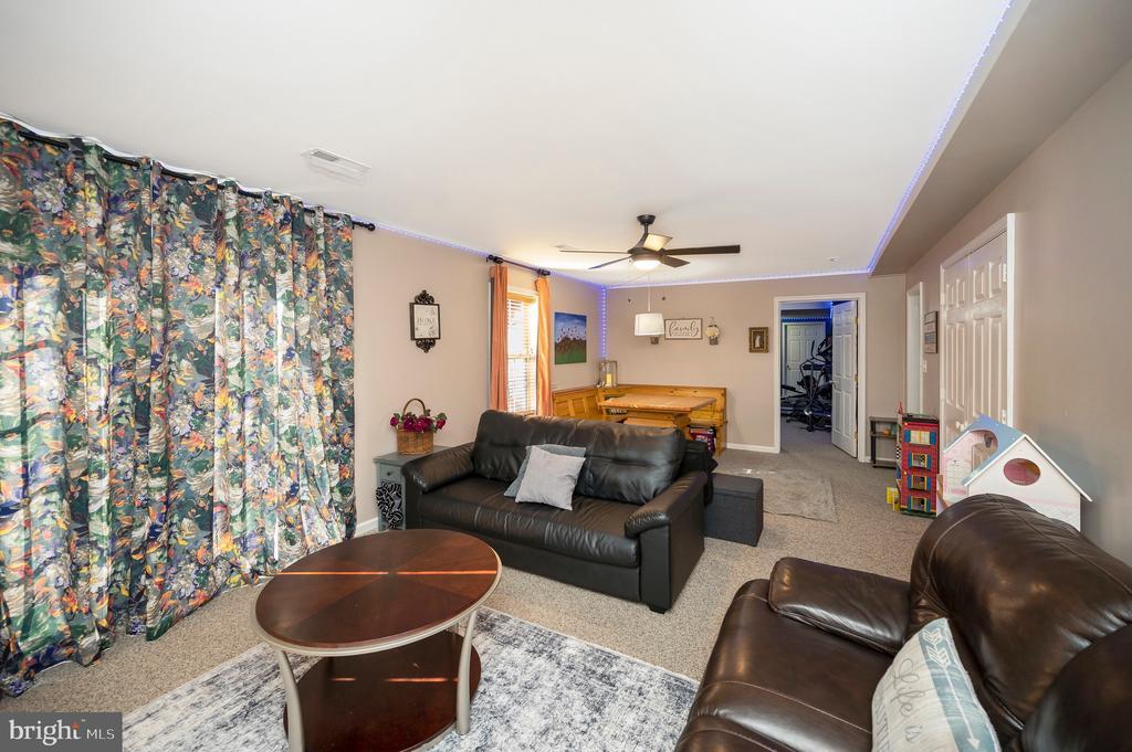 Fredericksburg, Virginia, 22405, United States, 5 Bedrooms Bedrooms, ,4 BathroomsBathrooms,Residential,For Sale,1993434