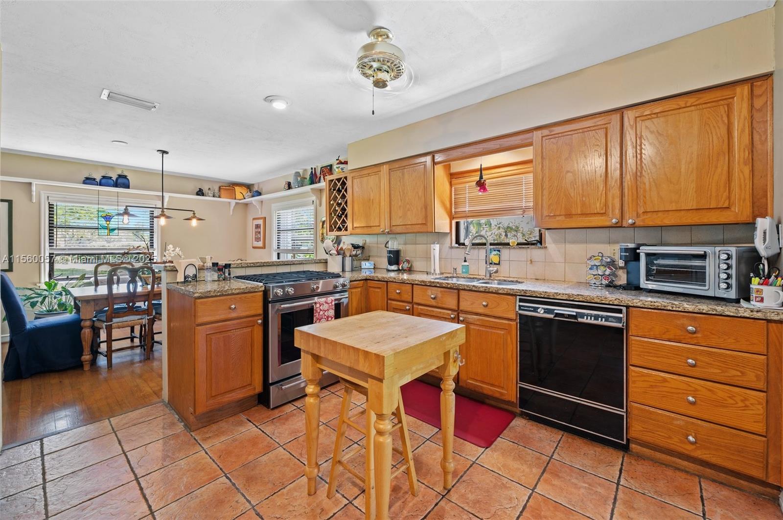 Pinecrest, Florida, 33156, United States, 2 Bedrooms Bedrooms, ,2 BathroomsBathrooms,Residential,For Sale,1885359