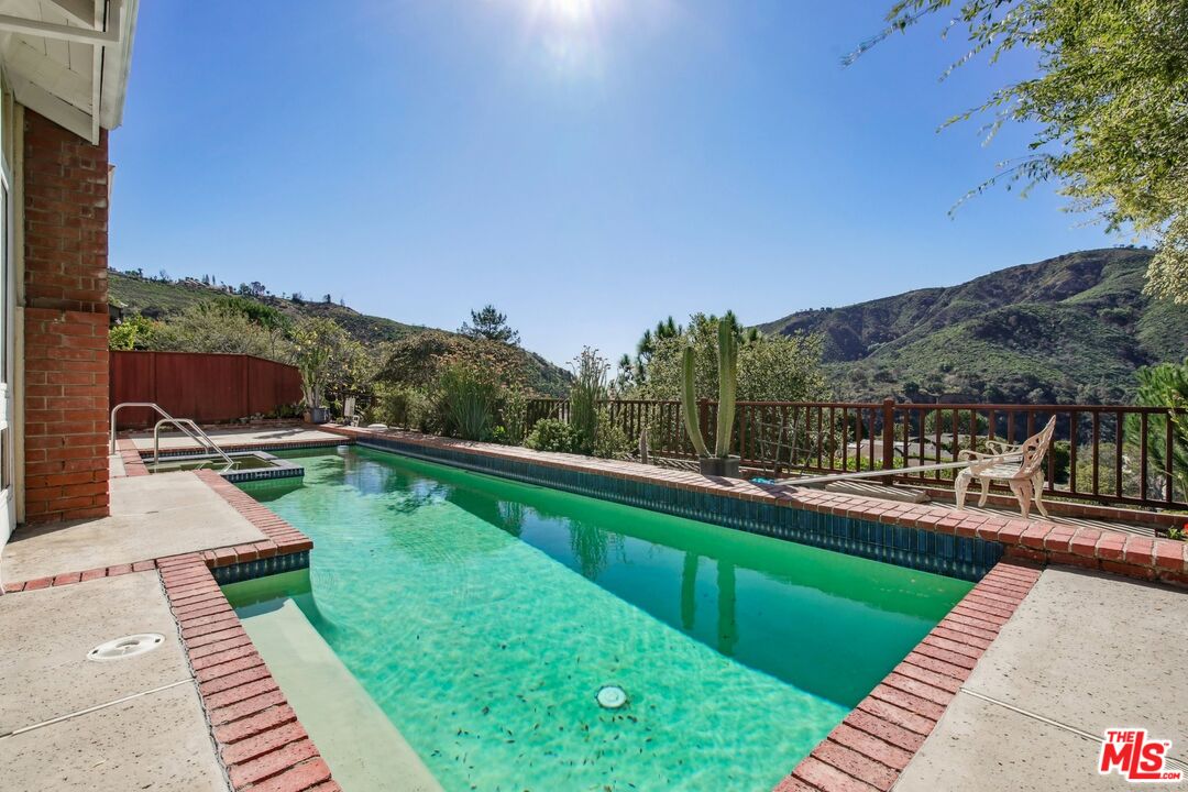 Pacific Palisades, California, 90272, United States, 4 Bedrooms Bedrooms, ,3 BathroomsBathrooms,Residential,For Sale,1989608