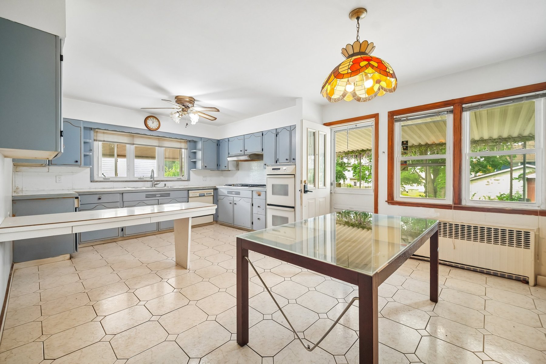  Charming Brick Ranch Home Ready for Your Vision - 物件實景