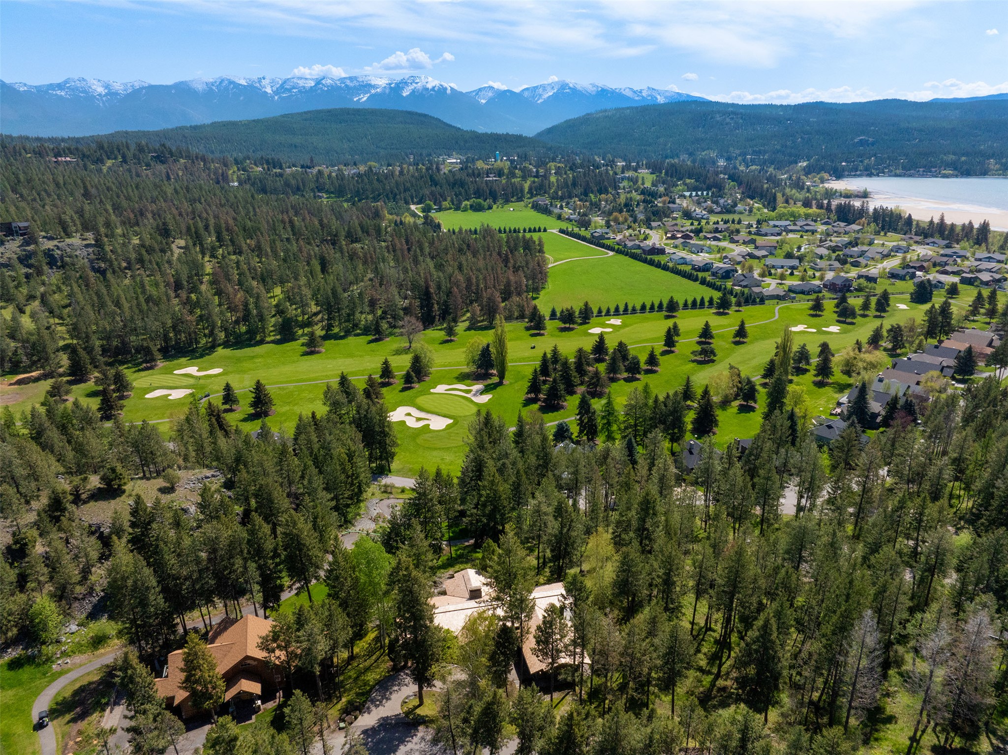  137 & 133 Eagle Bend Drive - 物件實景