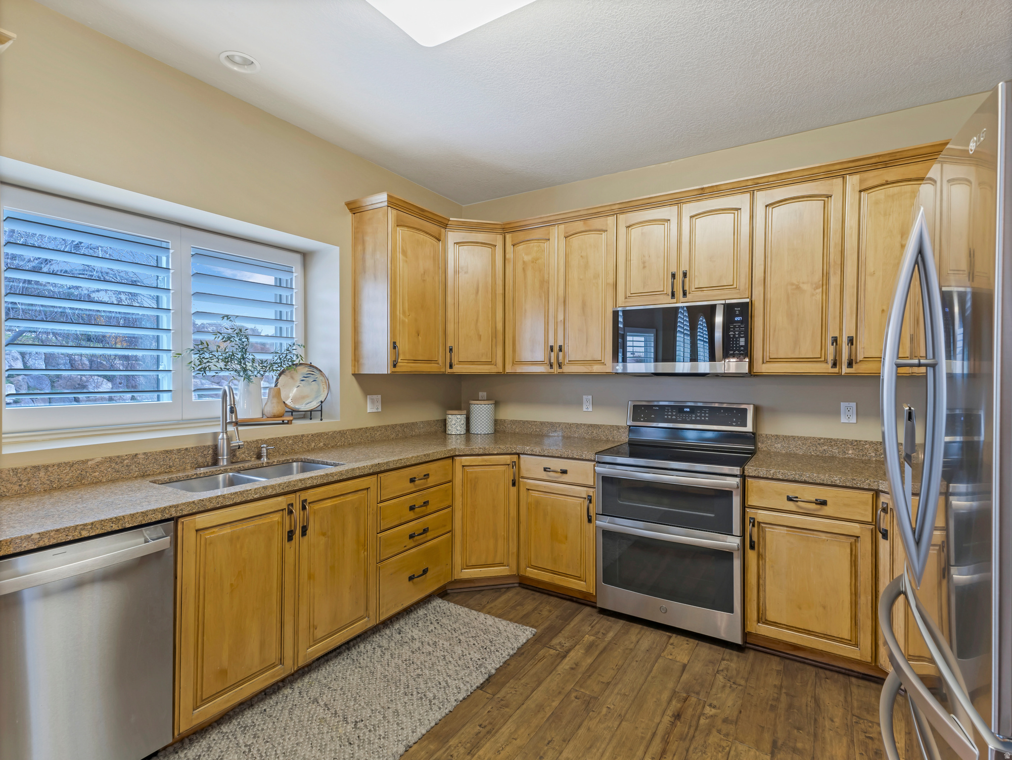 North Salt Lake, Utah, 84054, United States, 6 Bedrooms Bedrooms, ,4 BathroomsBathrooms,Residential,For Sale,1994445