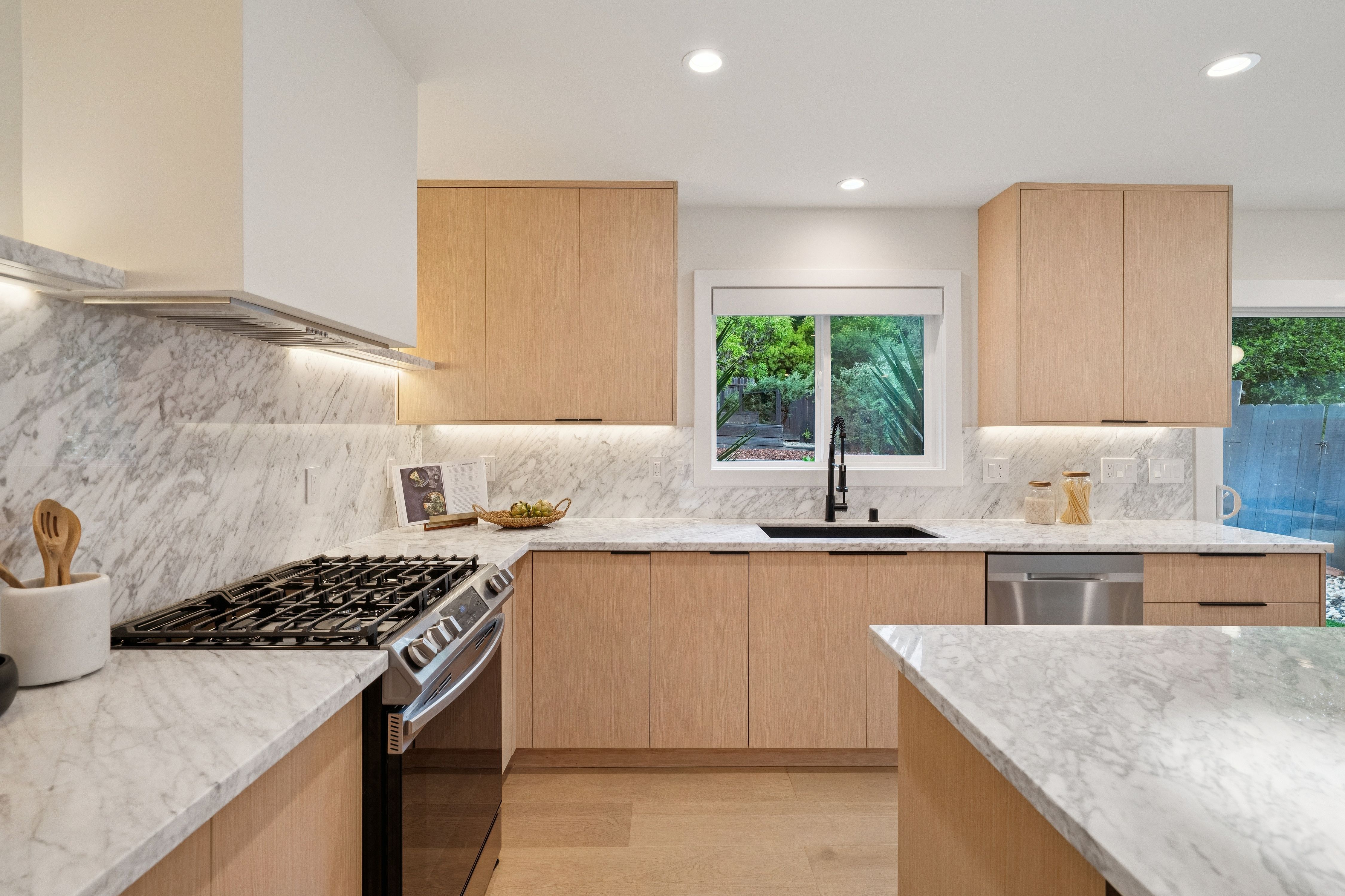  Contemporary San Mateo Single Story Remodeled in 2023 - 物件實景