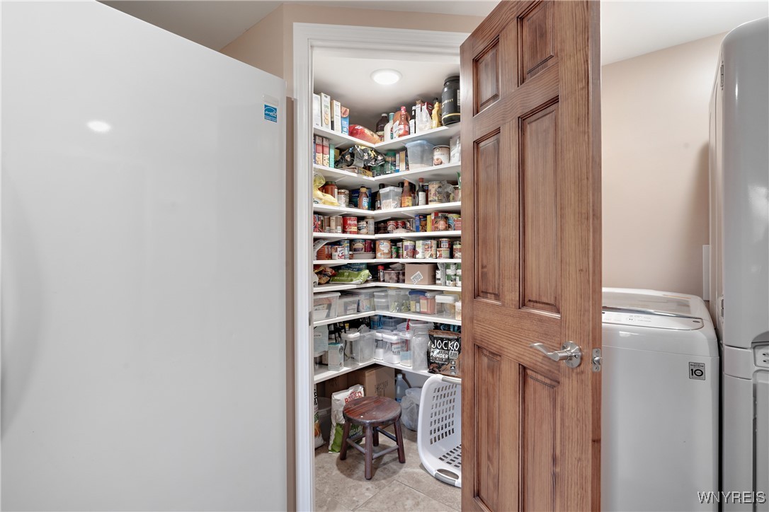Lewiston, New York, 14092, United States, 4 Bedrooms Bedrooms, ,3 BathroomsBathrooms,Residential,For Sale,1916112