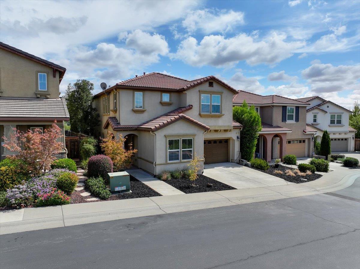 Folsom, California, 95630, United States, 4 Bedrooms Bedrooms, ,3 BathroomsBathrooms,Residential,For Sale,1948899