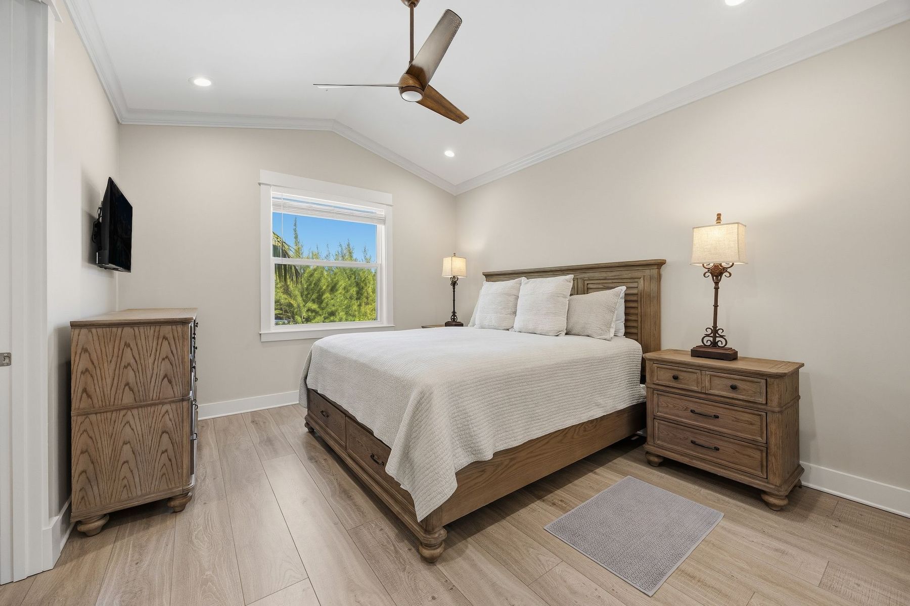  Modern Waterfront Home with Private Dock - 物件實景