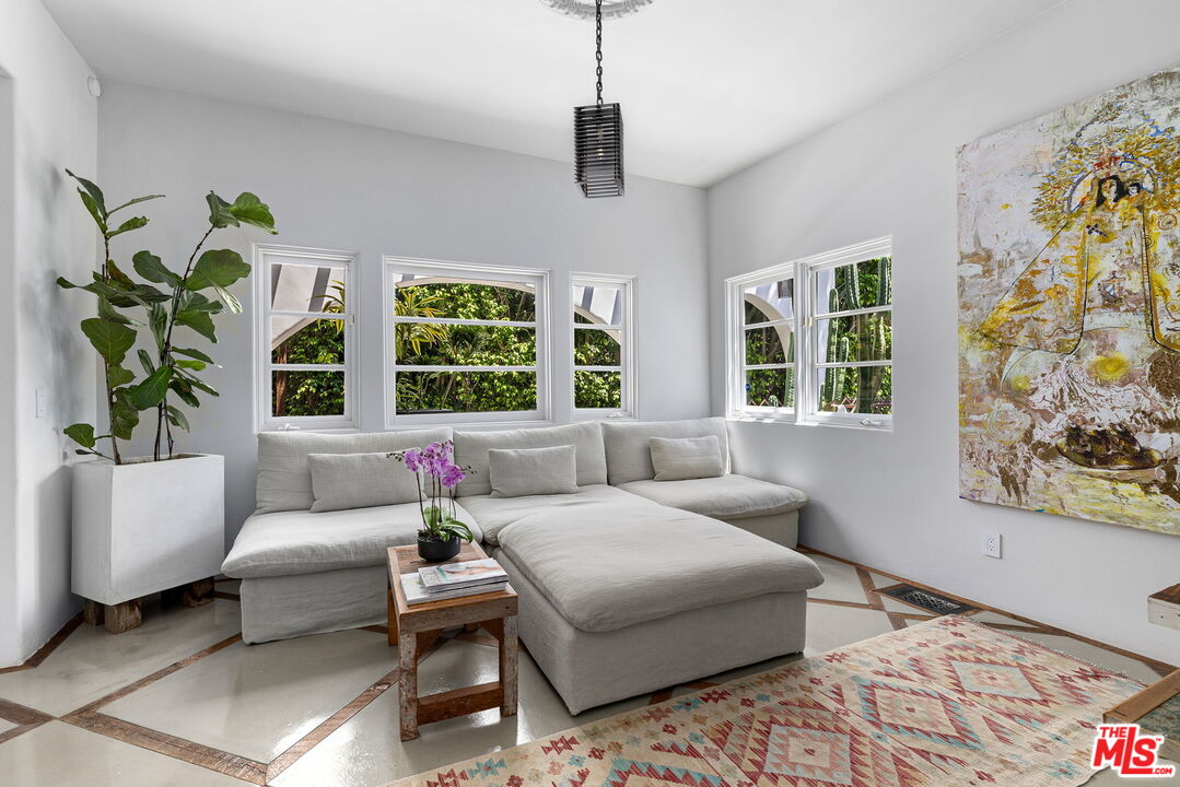 Los Angeles, California, 90069, United States, 4 Bedrooms Bedrooms, ,4 BathroomsBathrooms,Residential,For Sale,1911596