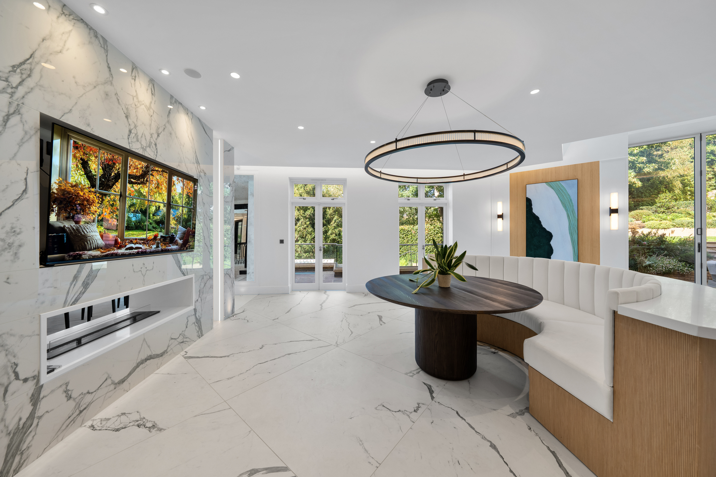  A six-bedroom St George’s Hill house with a private spa and rising-floor pool - 物件實景