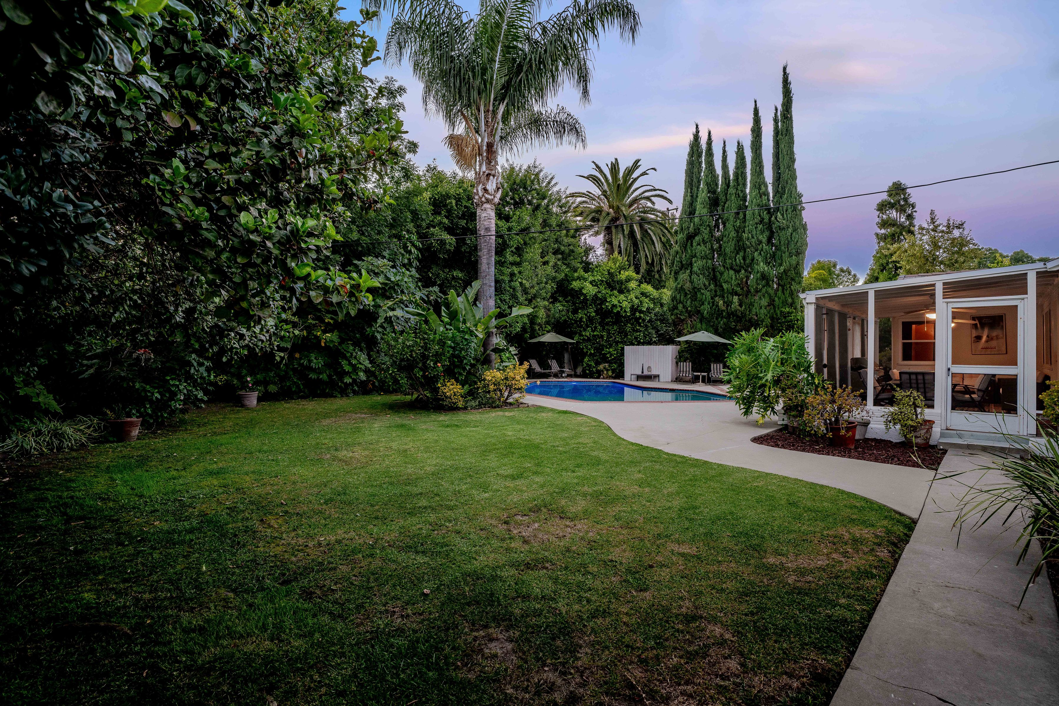  6843 Chisholm Avenue - 物件實景