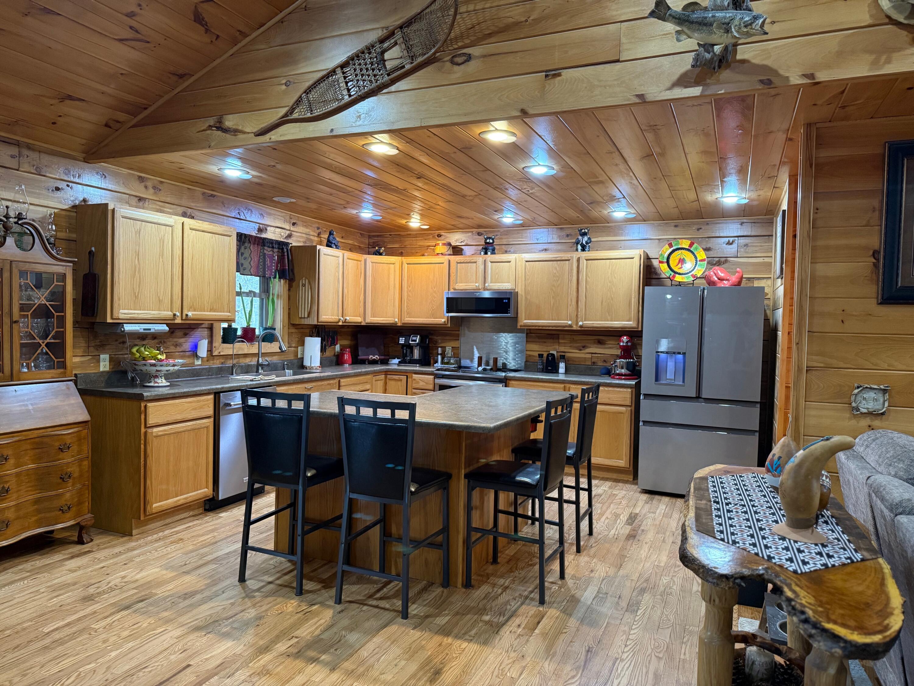 Norwood, Missouri, 65717, United States, 3 Bedrooms Bedrooms, ,3 BathroomsBathrooms,Residential,For Sale,2005497