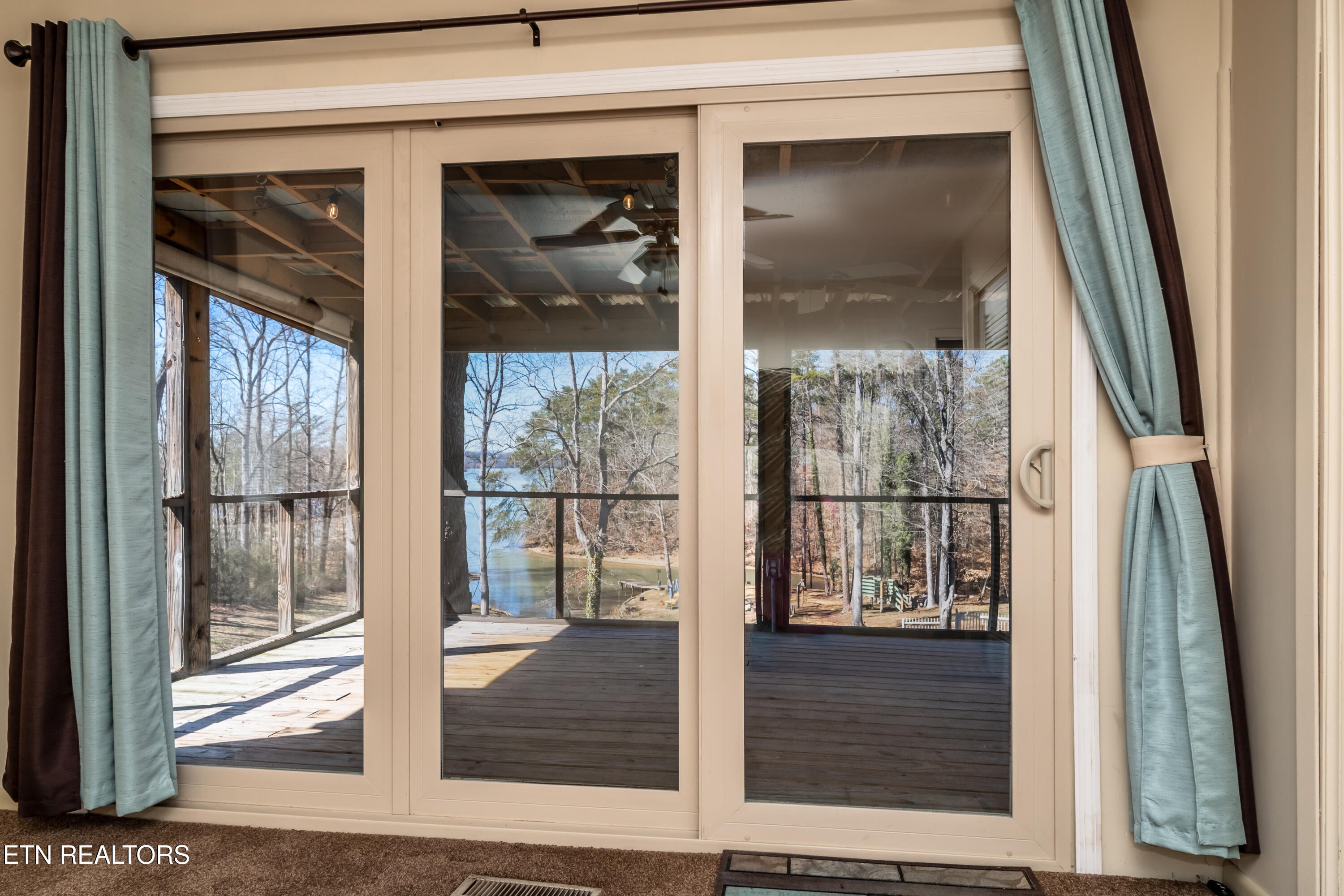 Kingston, Tennessee, 37763, United States, 4 Bedrooms Bedrooms, ,2 BathroomsBathrooms,Residential,For Sale,1850239