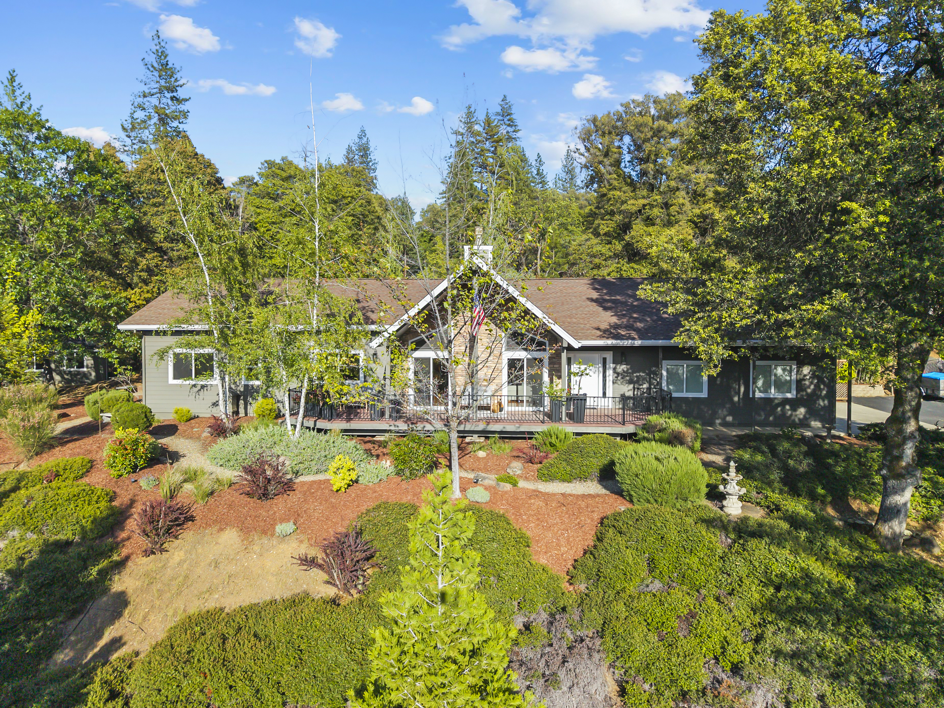  Thoughtfully Designed Living with Income Potential - 物件實景